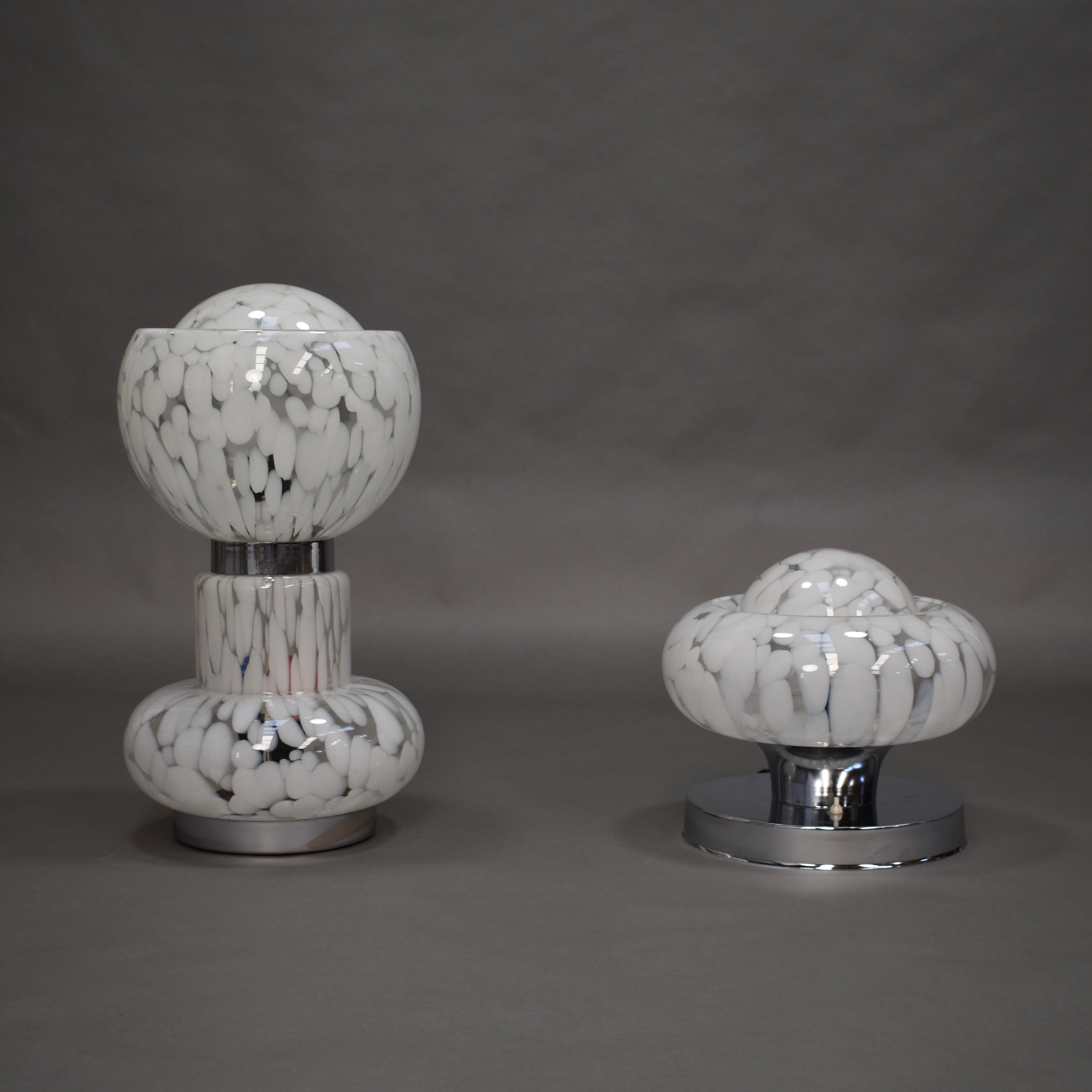 Verre de Murano Grande lampe de table italienne Mazzega en verre de Murano et chrome:: circa 1970 en vente