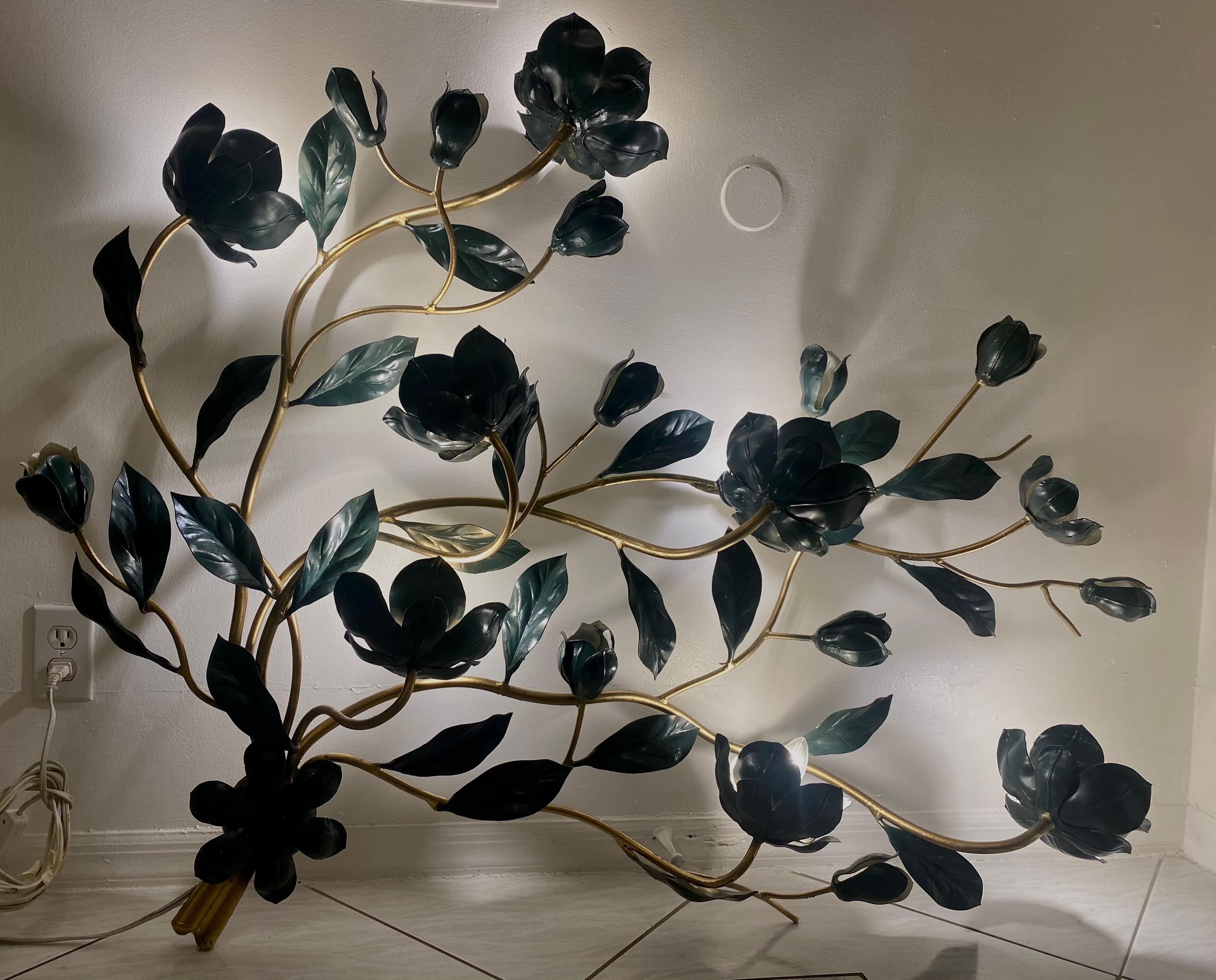 Grand luminaire mural italien en laiton de style mi-siècle moderne  Applique florale en vente 11