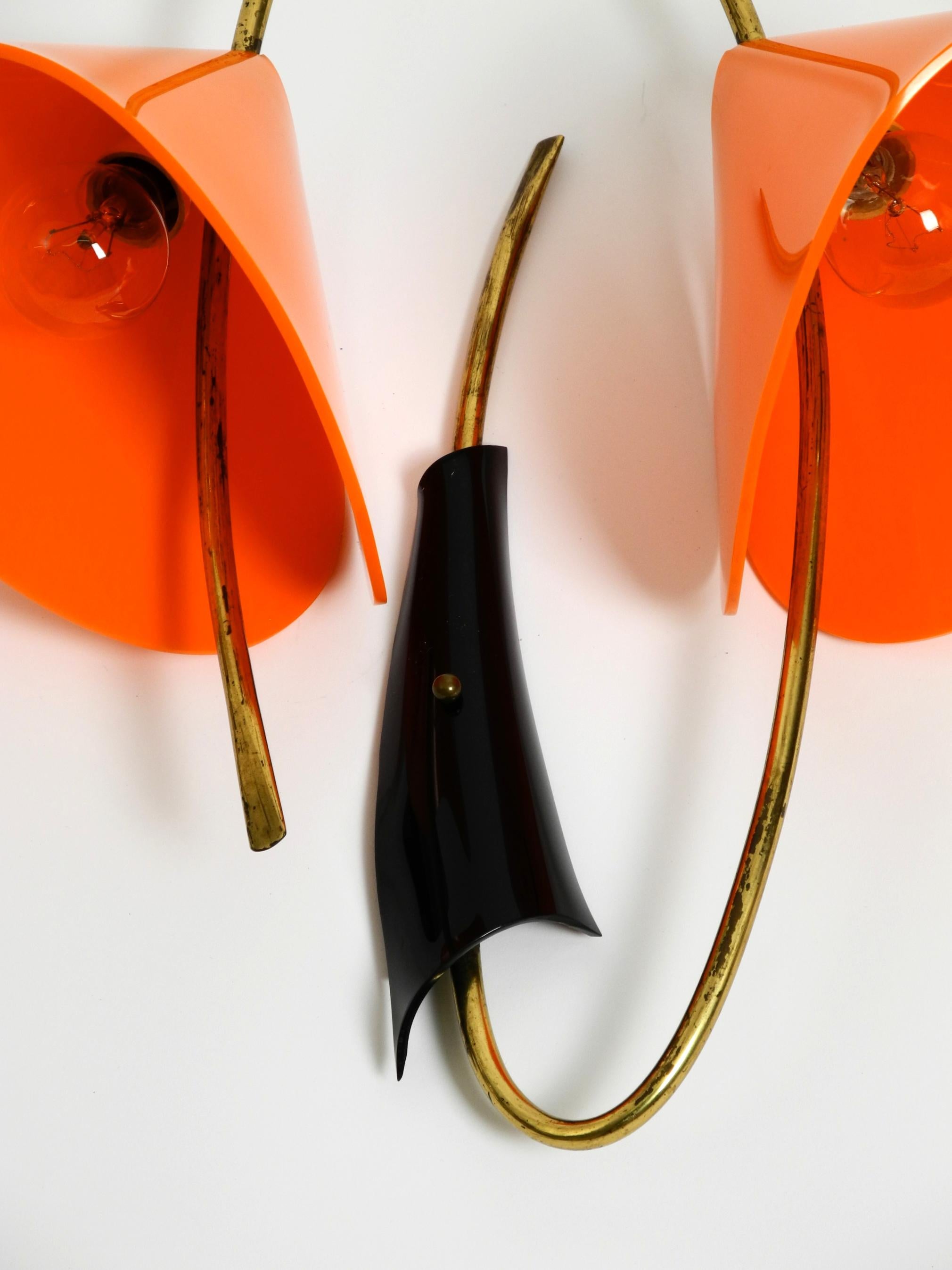Large Italian Mid Century brass wall lamp with orange acrylic glass shades For Sale 11