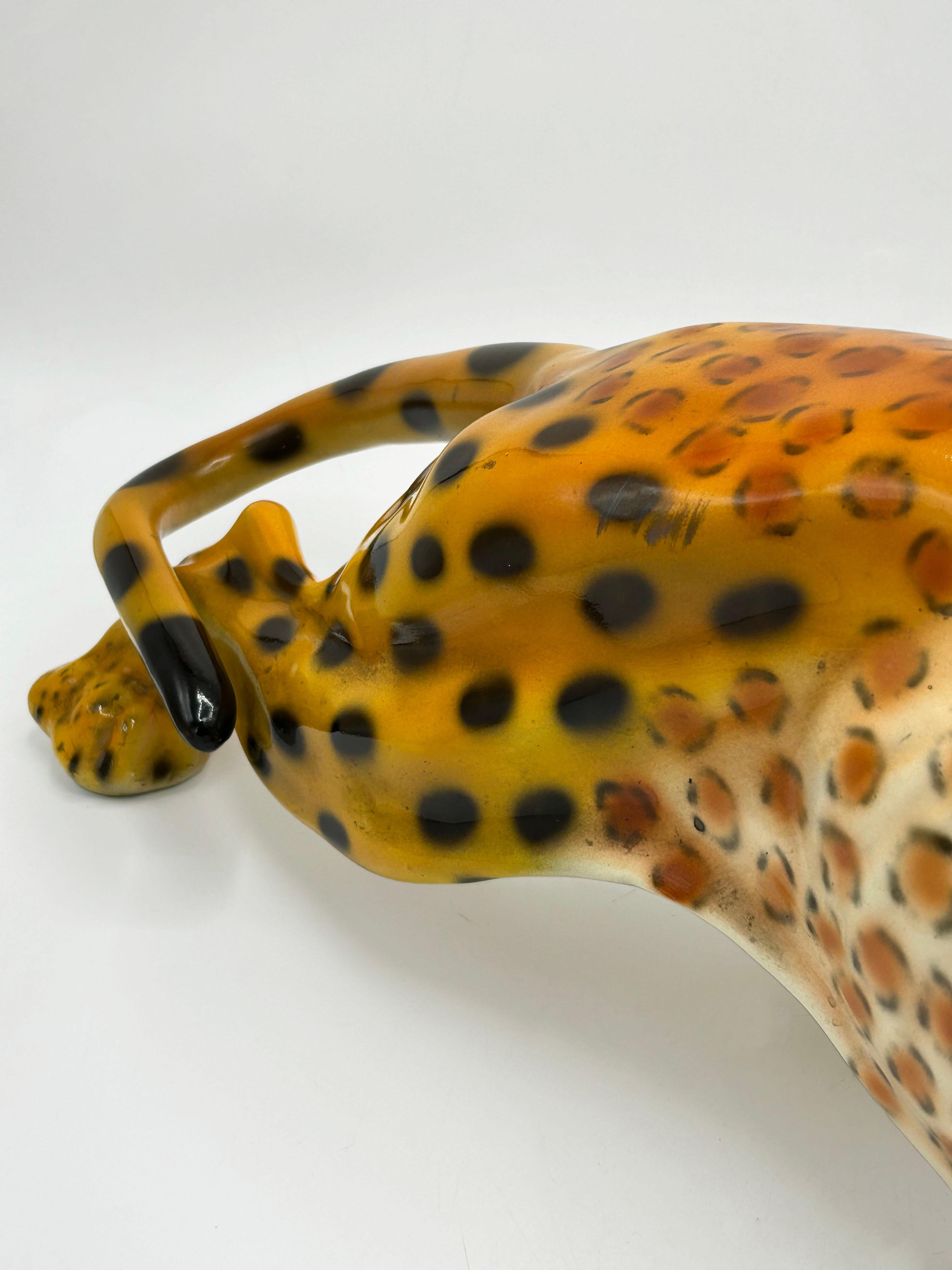Große italienische Leoparden-Skulptur aus Keramik aus der Mitte des Jahrhunderts, 1970er Jahre (Handgefertigt) im Angebot
