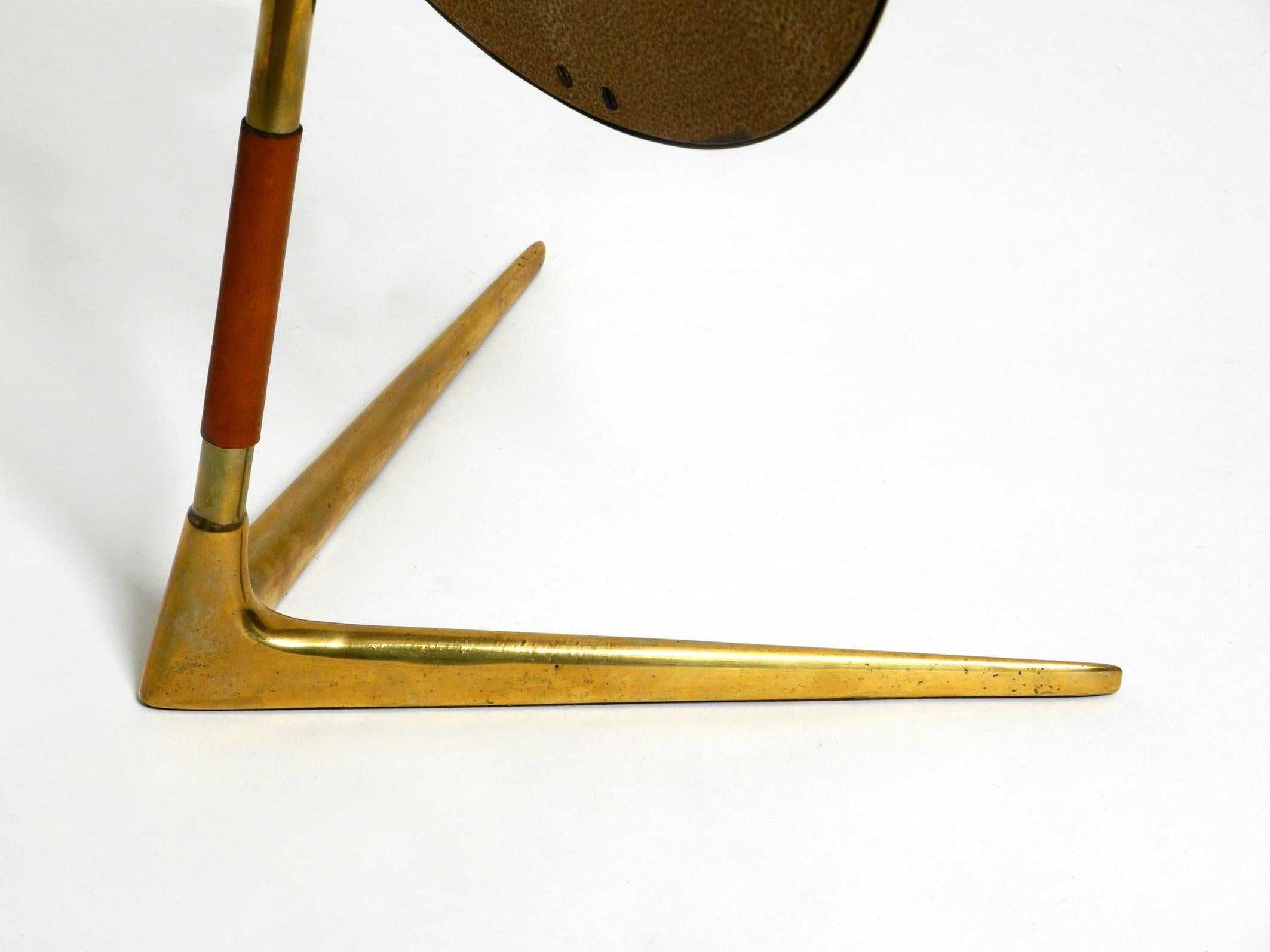 Large Italian Midcentury Crow's Foot Table Mirror Made of Brass and Leather 12