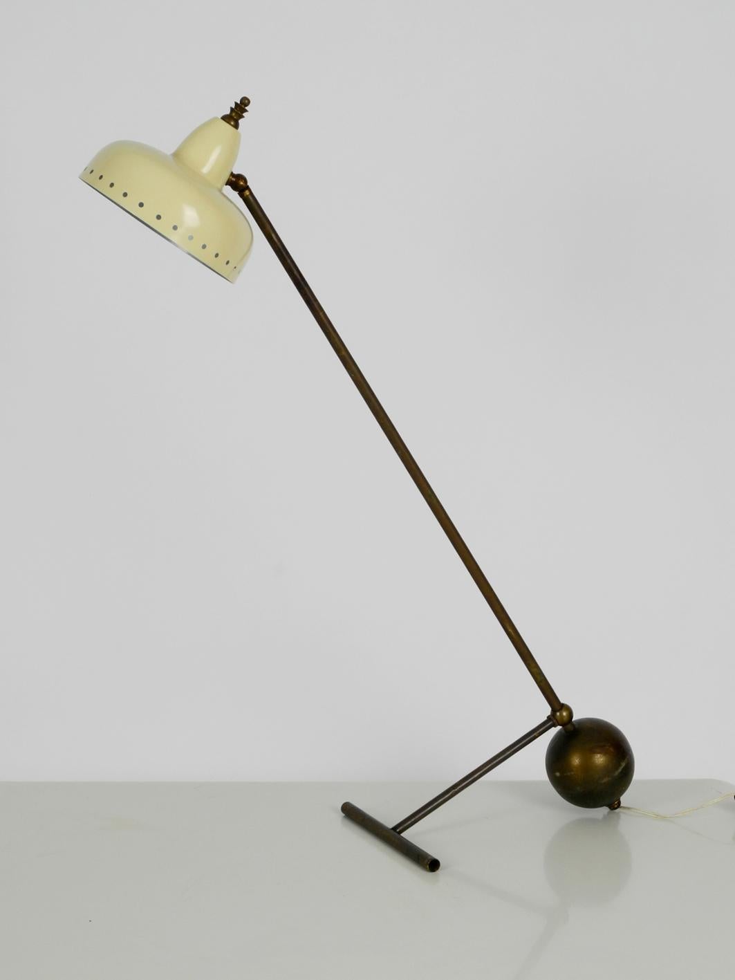 Large Italian Mid-Century Modern Industrial Height Adjustable Table Lamp In Good Condition In München, DE