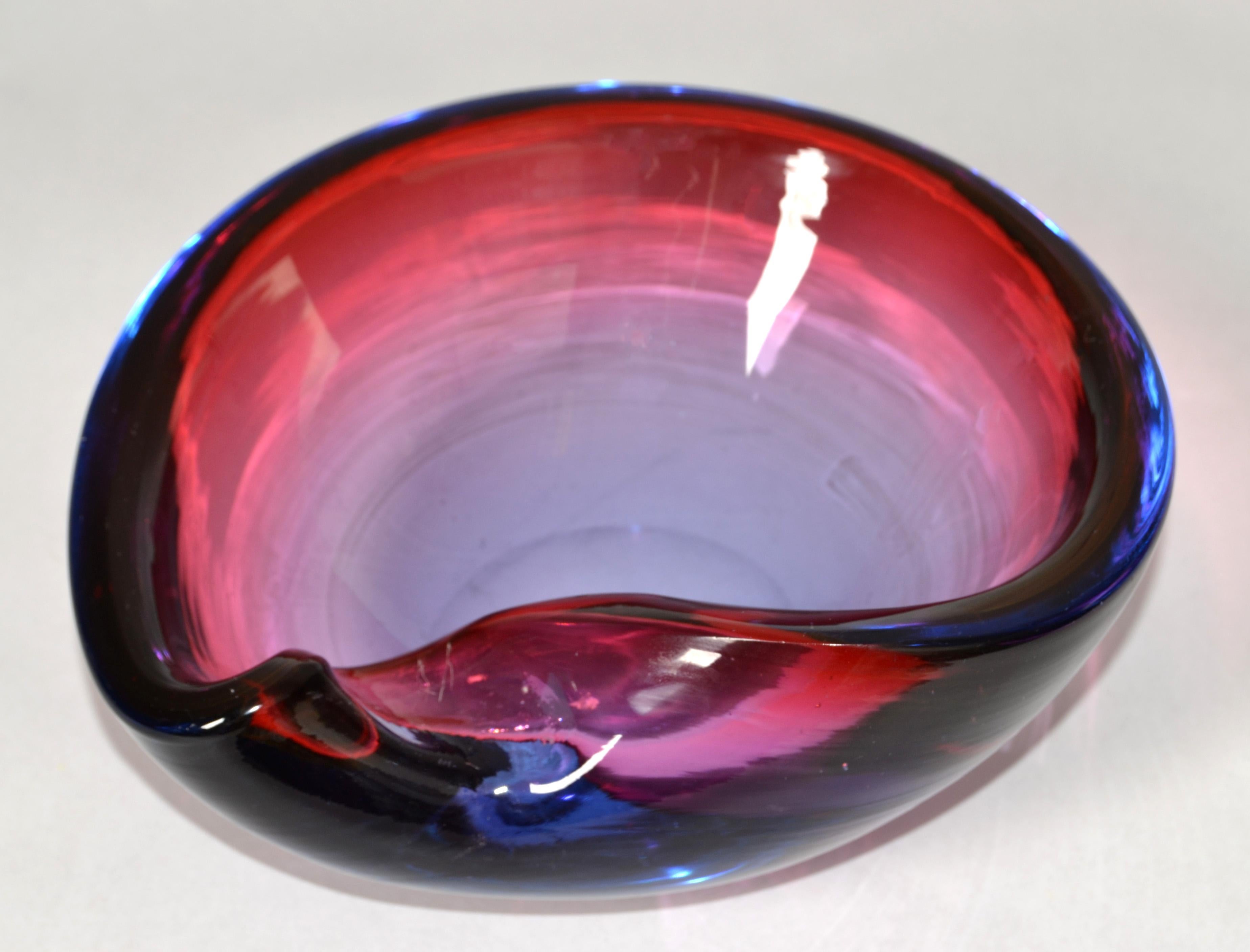 Large Italian Mid-Century Modern Sculptural Blown Murano Art Glass Bowl Ashtray For Sale 4