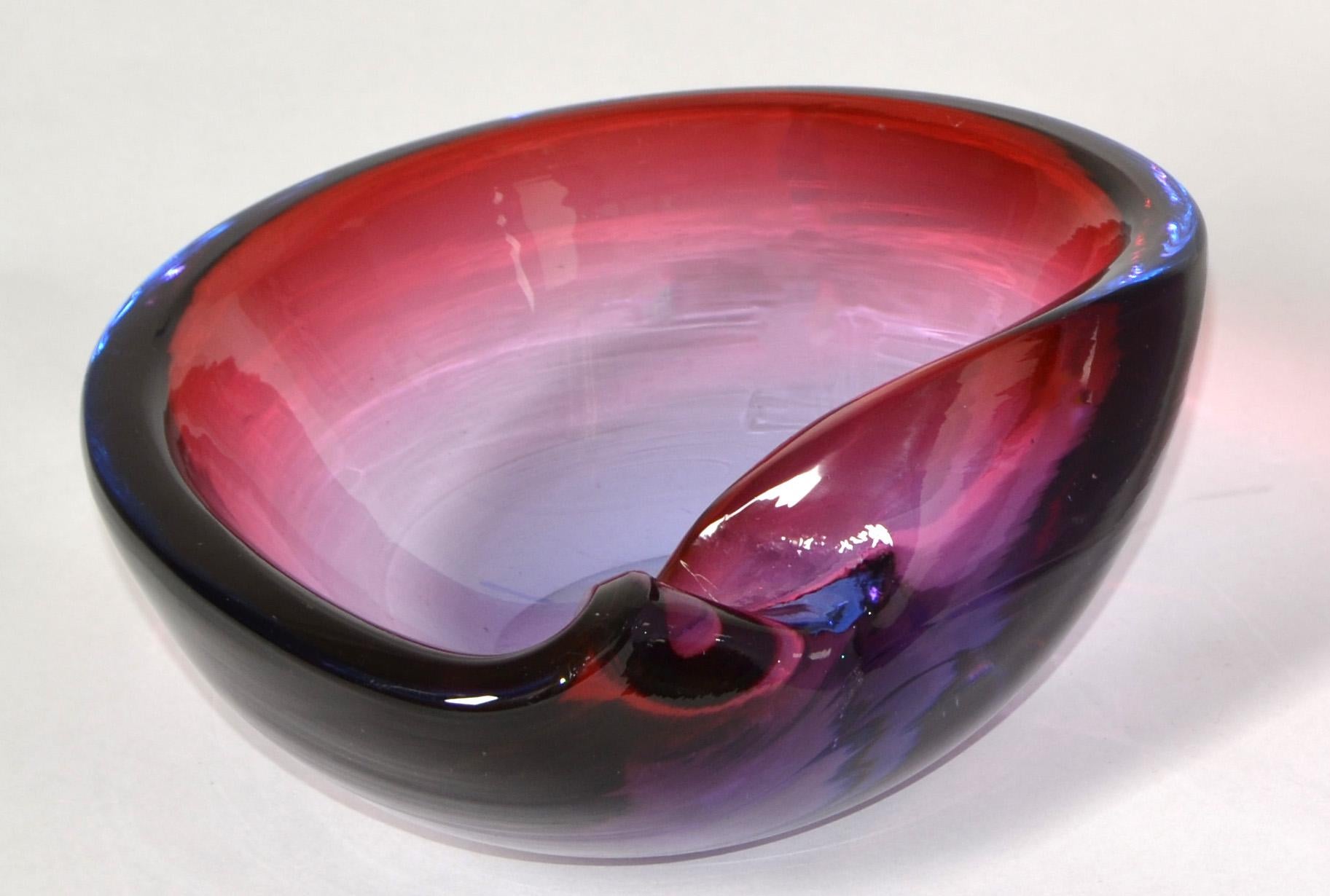 Large Italian Mid-Century Modern Sculptural Blown Murano Art Glass Bowl Ashtray For Sale 6