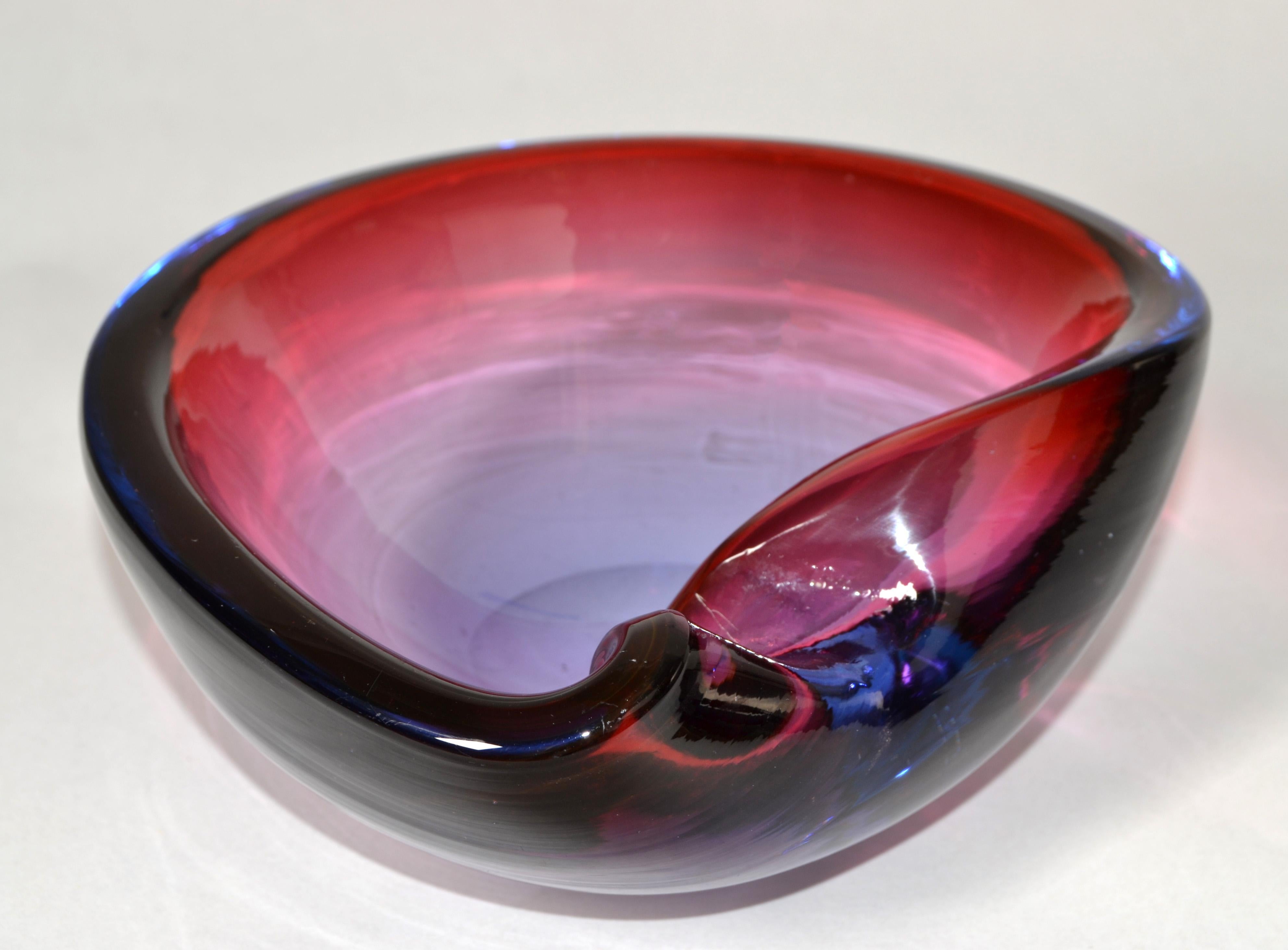 Hand-Crafted Large Italian Mid-Century Modern Sculptural Blown Murano Art Glass Bowl Ashtray For Sale