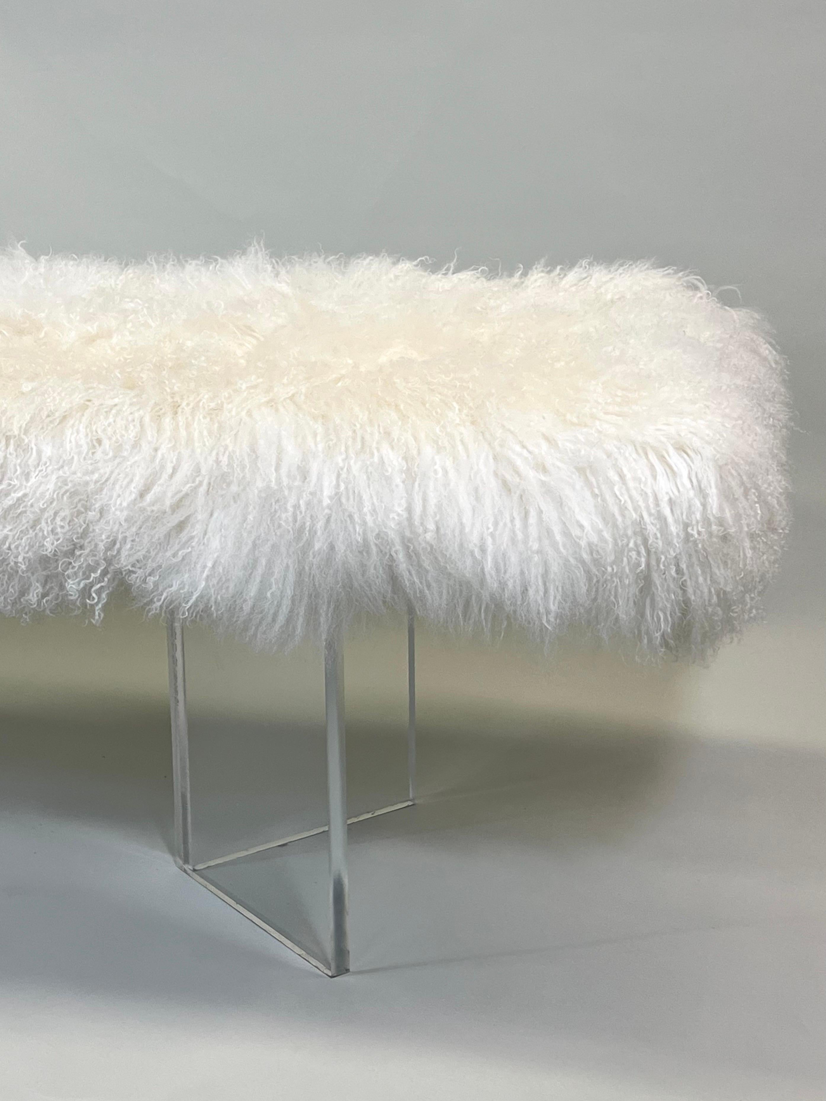 Large Italian Mid-Century Modern Sheepskin & Lucite Bench Attr to Marzio Cecchi In Good Condition For Sale In New York, NY