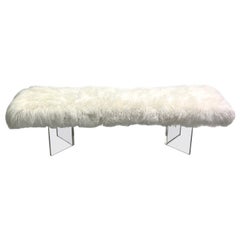 Grand banc italien moderne en peau de mouton et lucite du milieu du siècle dernier, attribué à Marzio Cecchi