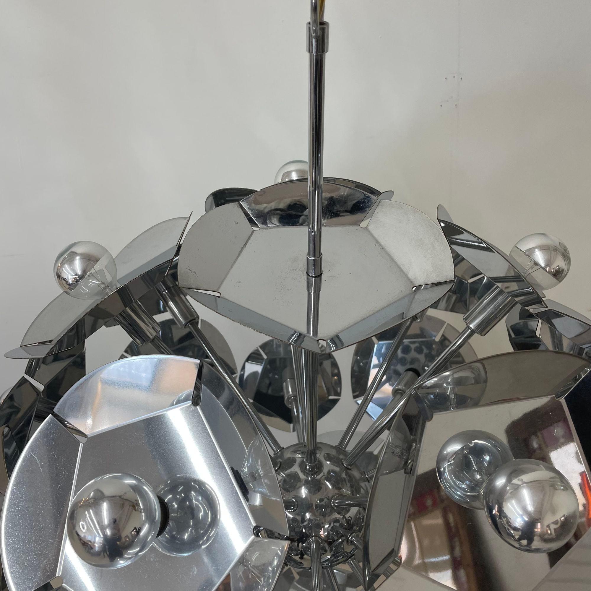 Large Italian Mid-Century Modern Sputnik Style Flower Chandelier, Round, Chrome For Sale 5