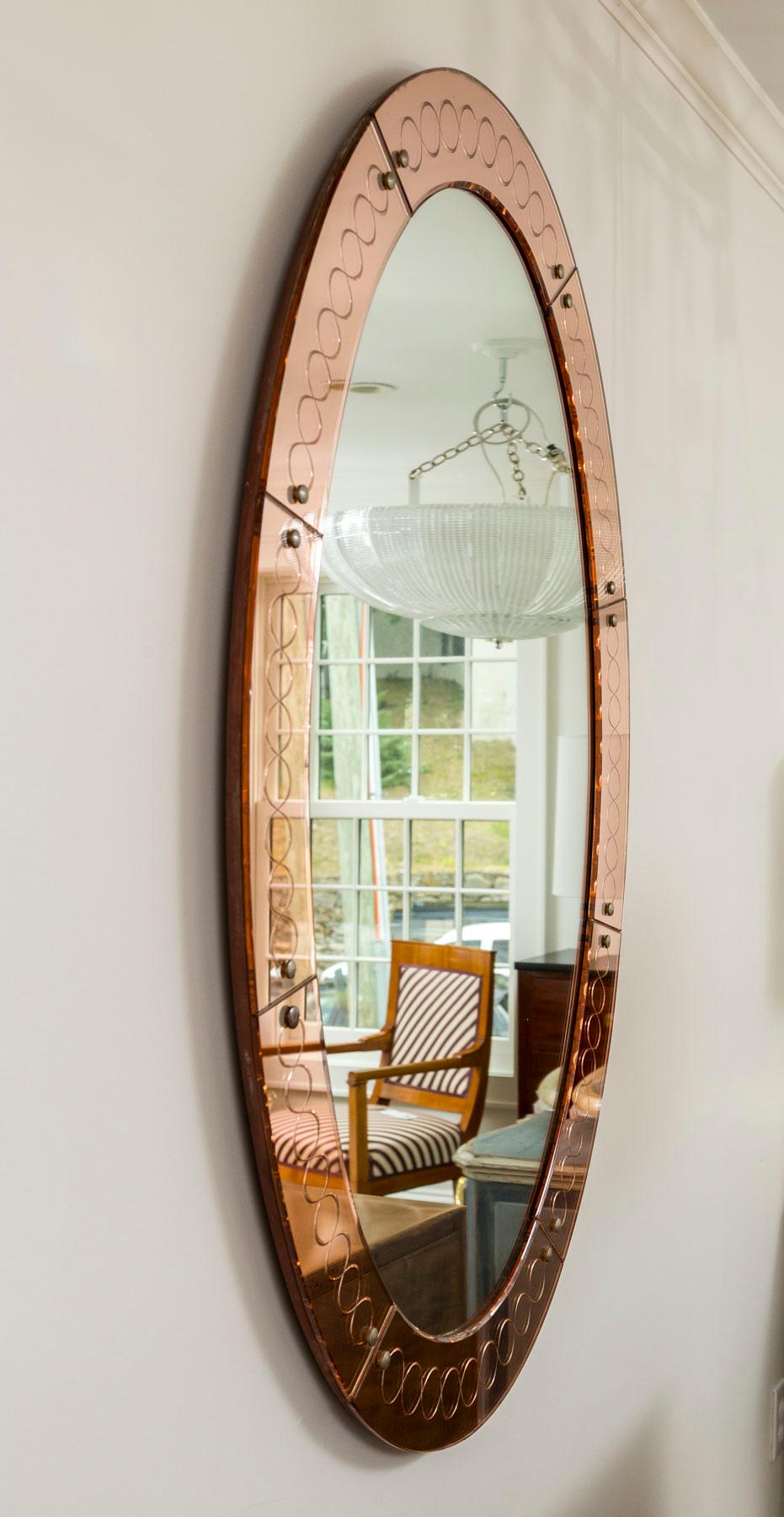 Grand miroir italien ovale gravé du milieu du siècle dernier par Cristale Arte en vente 3
