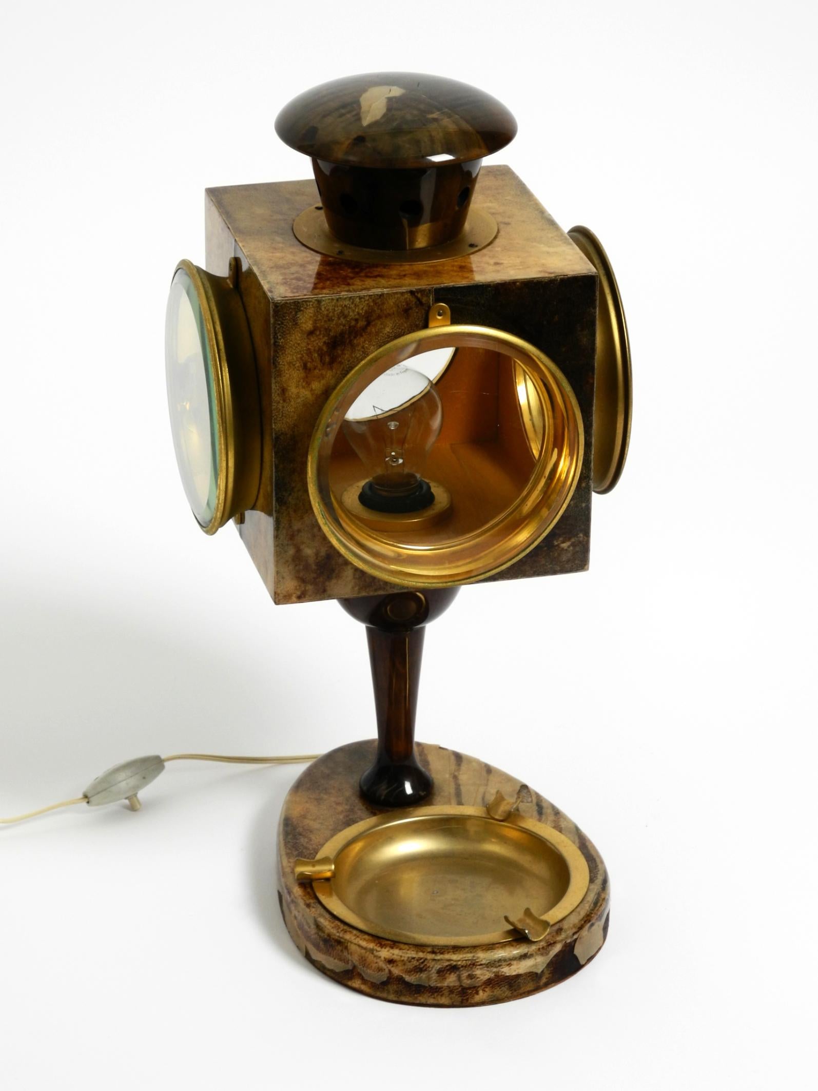 Grande lampada da tavolo italiana del Mid Century di Aldo Tura disegnata come una lanterna in vendita 8