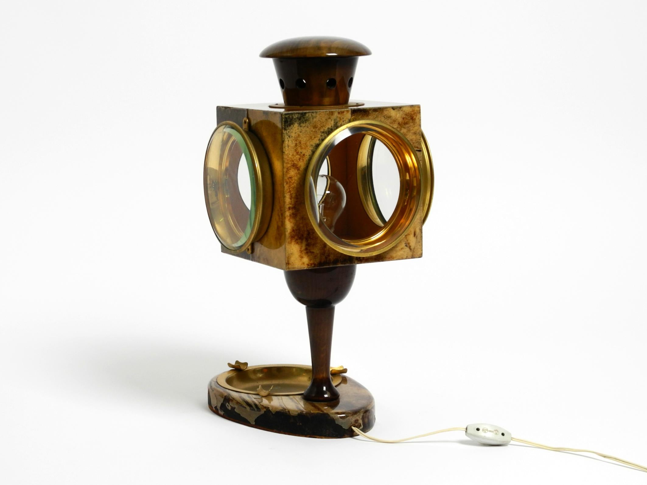 Grande lampada da tavolo italiana del Mid Century di Aldo Tura disegnata come una lanterna in vendita 9