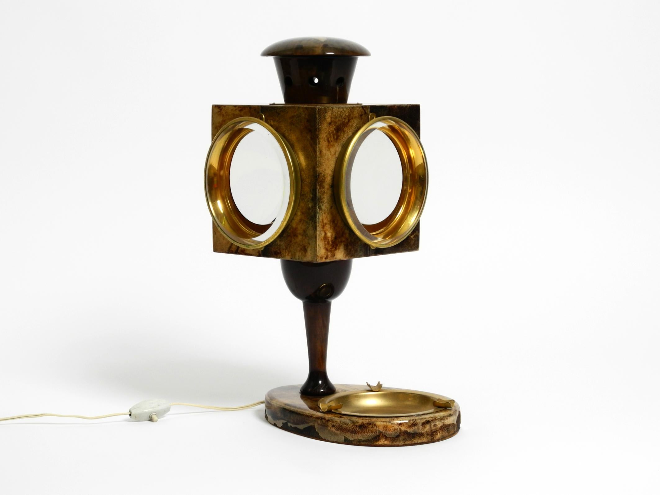 Grande lampada da tavolo italiana del Mid Century di Aldo Tura disegnata come una lanterna in vendita 12
