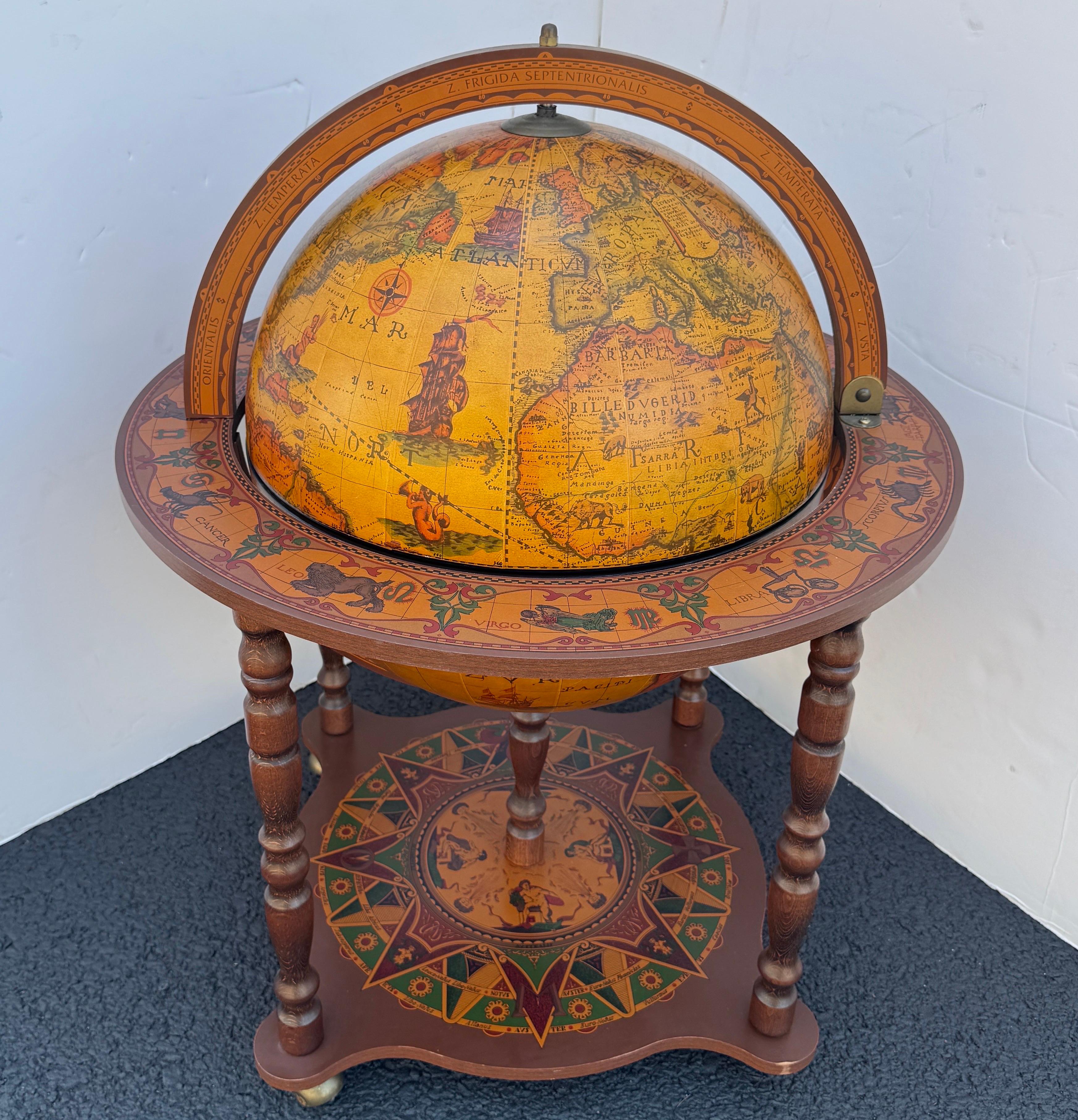Große italienische Mid-Century Holz Globus Zodiac Barwagen im Angebot 5