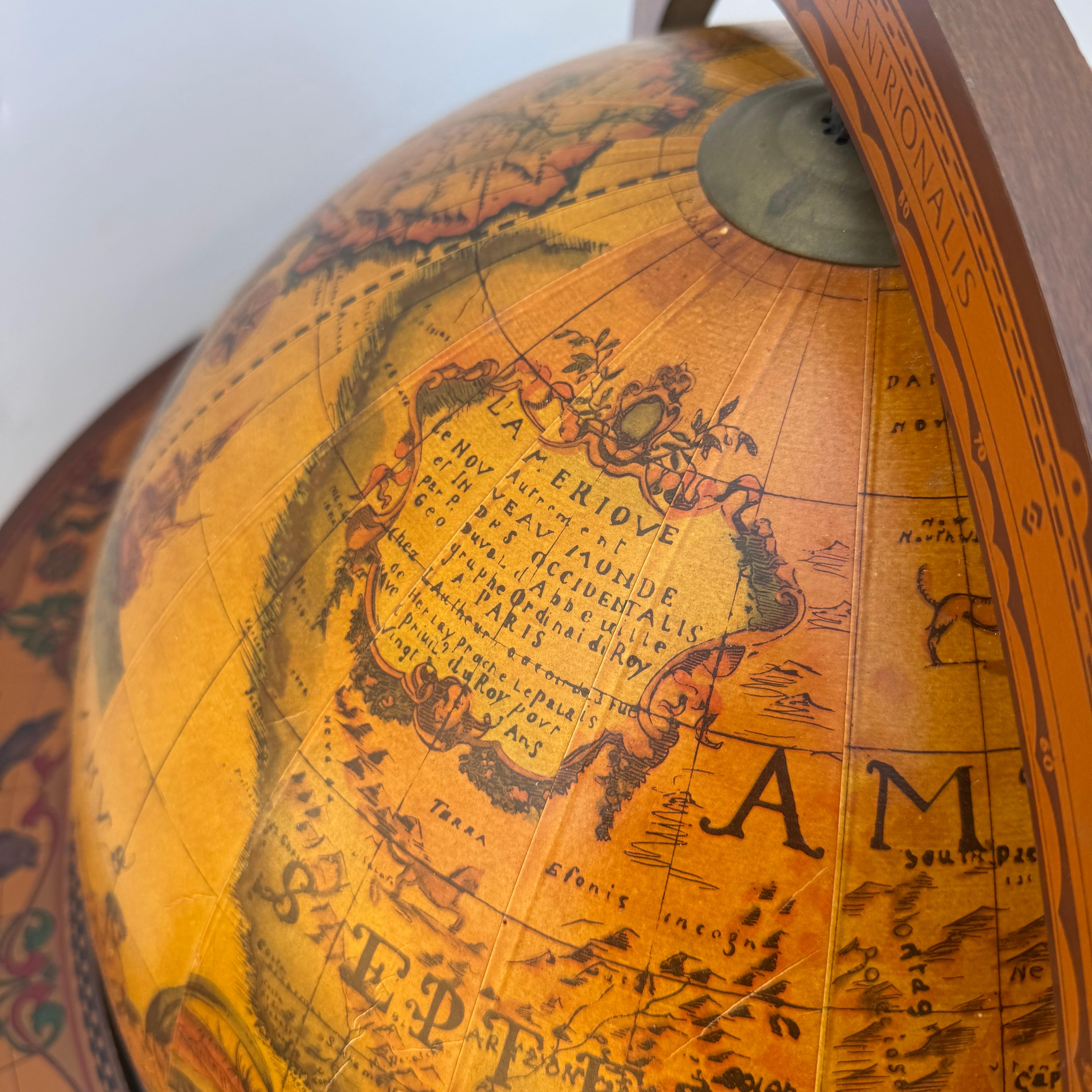 Große italienische Mid-Century Holz Globus Zodiac Barwagen im Angebot 2