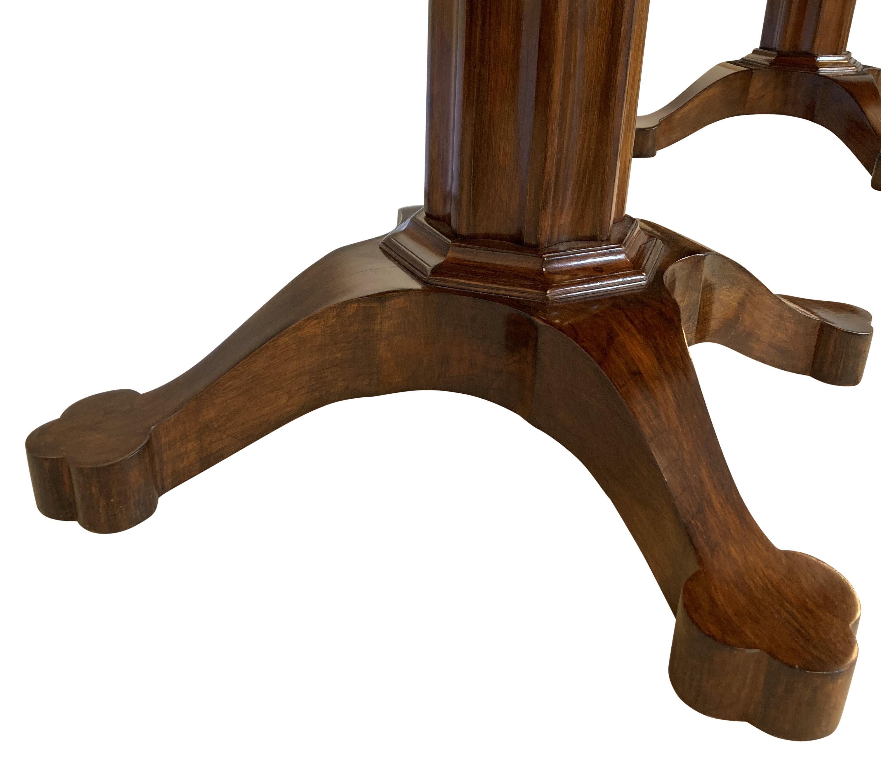 Grande table de salle à manger italienne du milieu du siècle dernier, de style gothique en vente 2