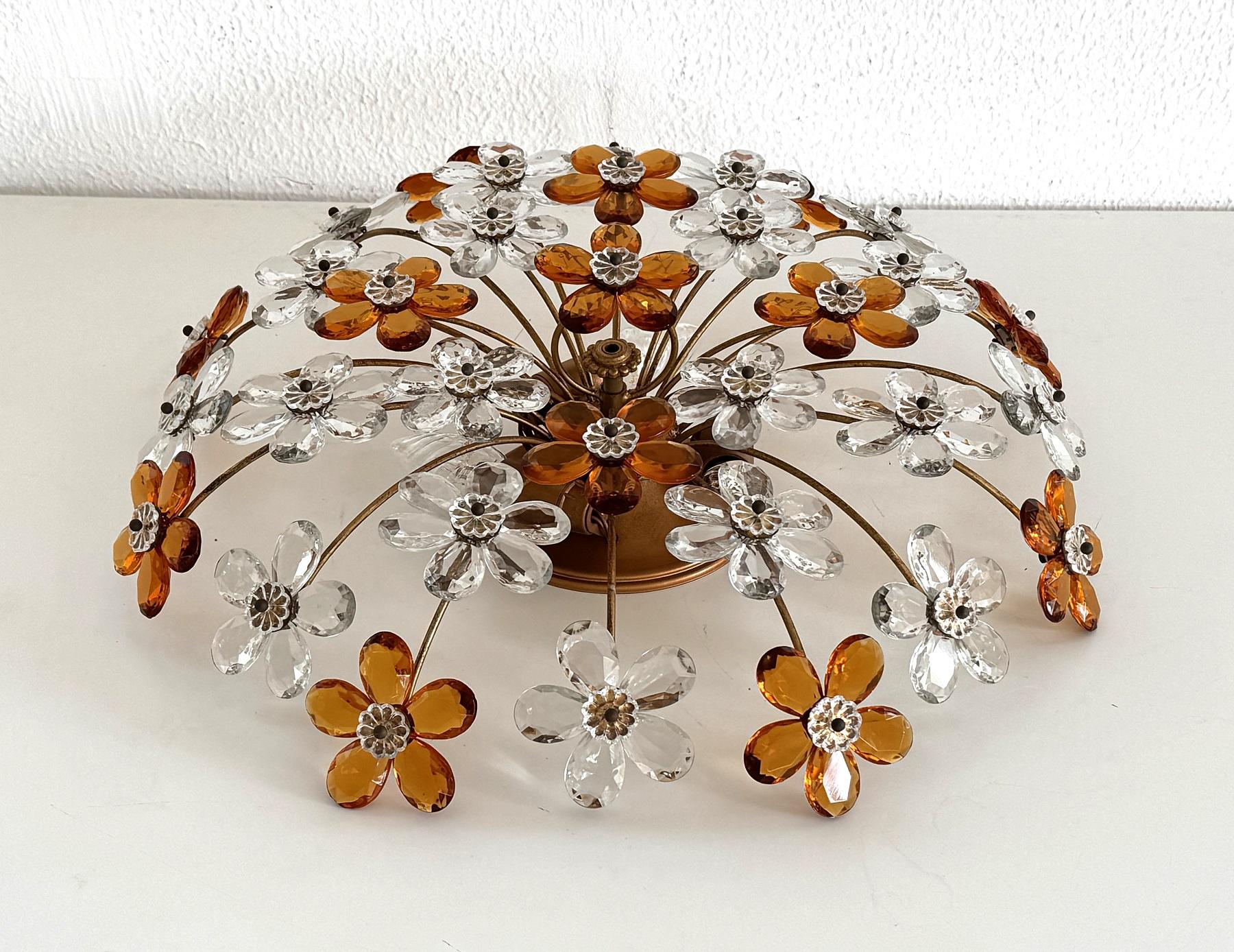 Large Italian Midcentury Florentine Crystal-Flower Flush Mount Chandelier, 1950s In Good Condition For Sale In Morazzone, Varese