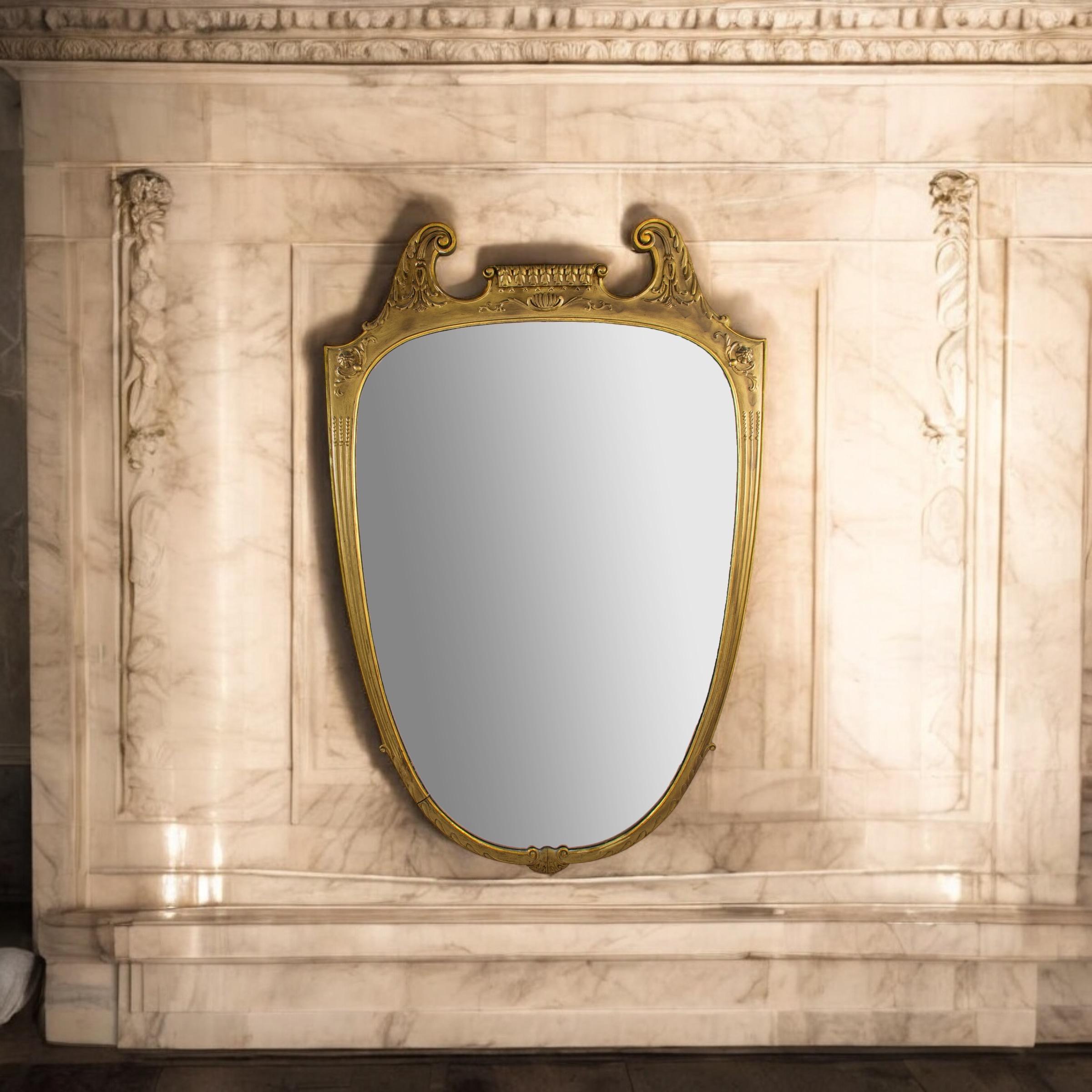 Grande specchio italiano del Medioevo in legno dorato, 1950' in vendita 3