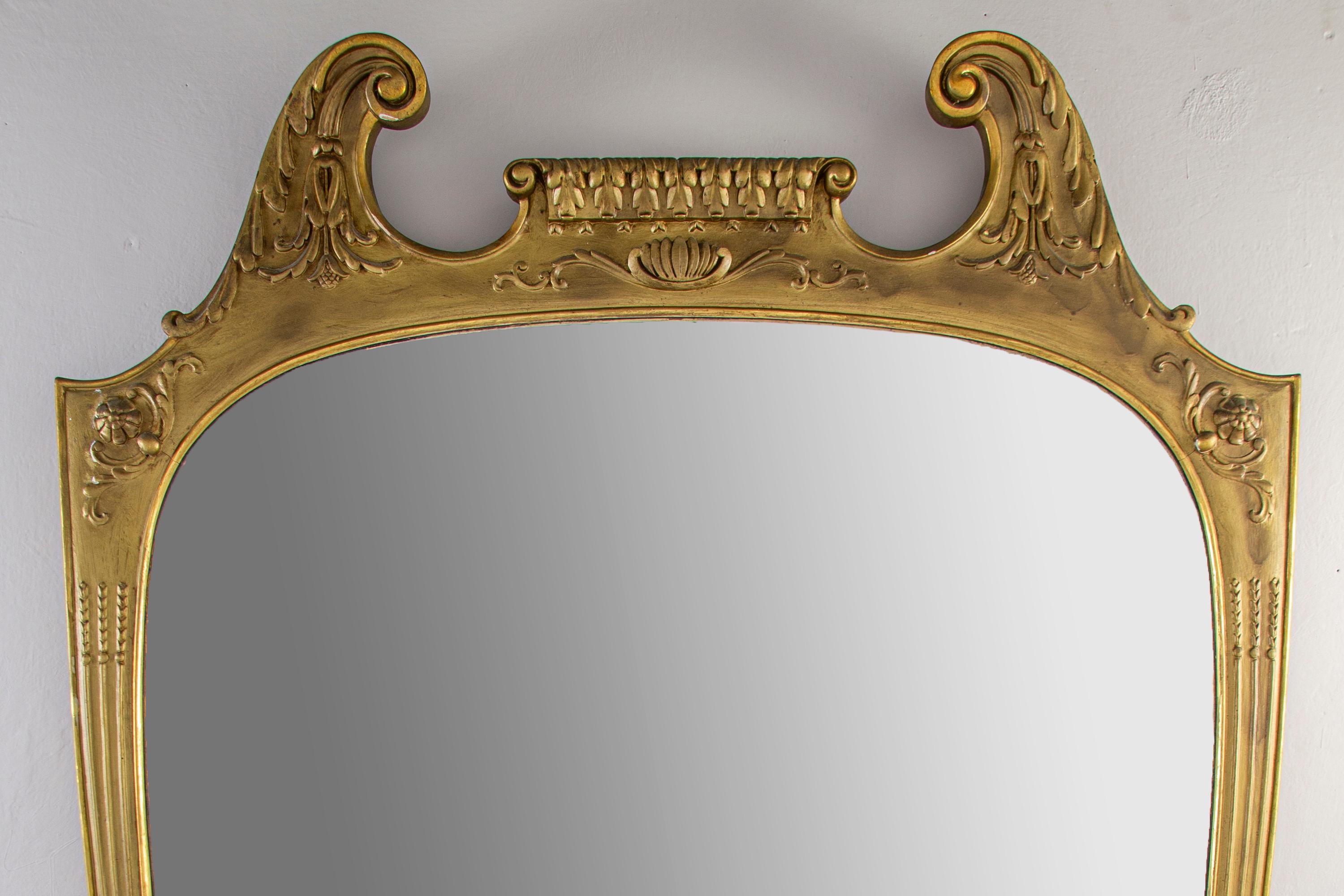 Grande specchio italiano del Medioevo in legno dorato, 1950' In condizioni buone in vendita a Rome, IT