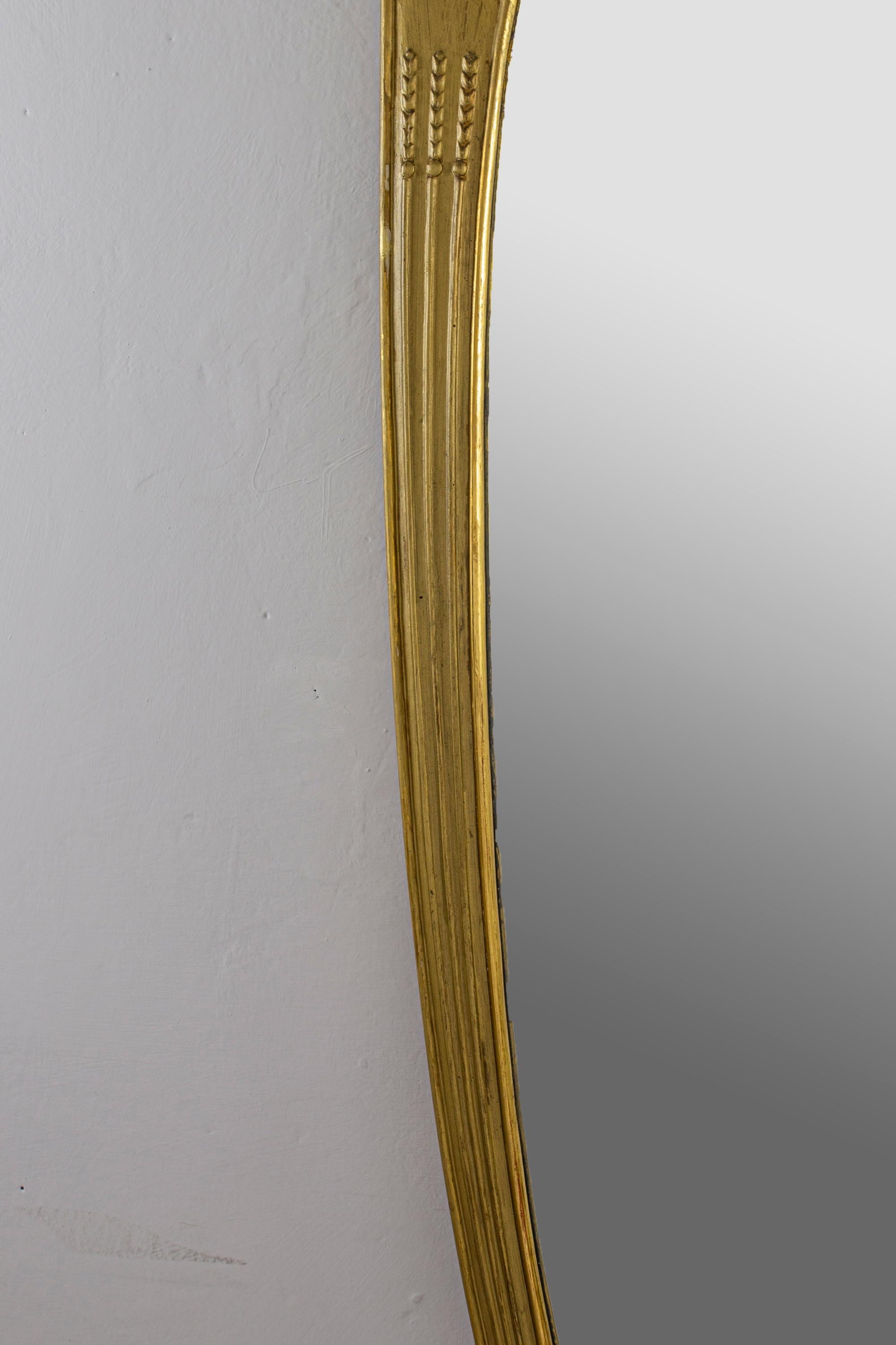 Legno Grande specchio italiano del Medioevo in legno dorato, 1950' in vendita