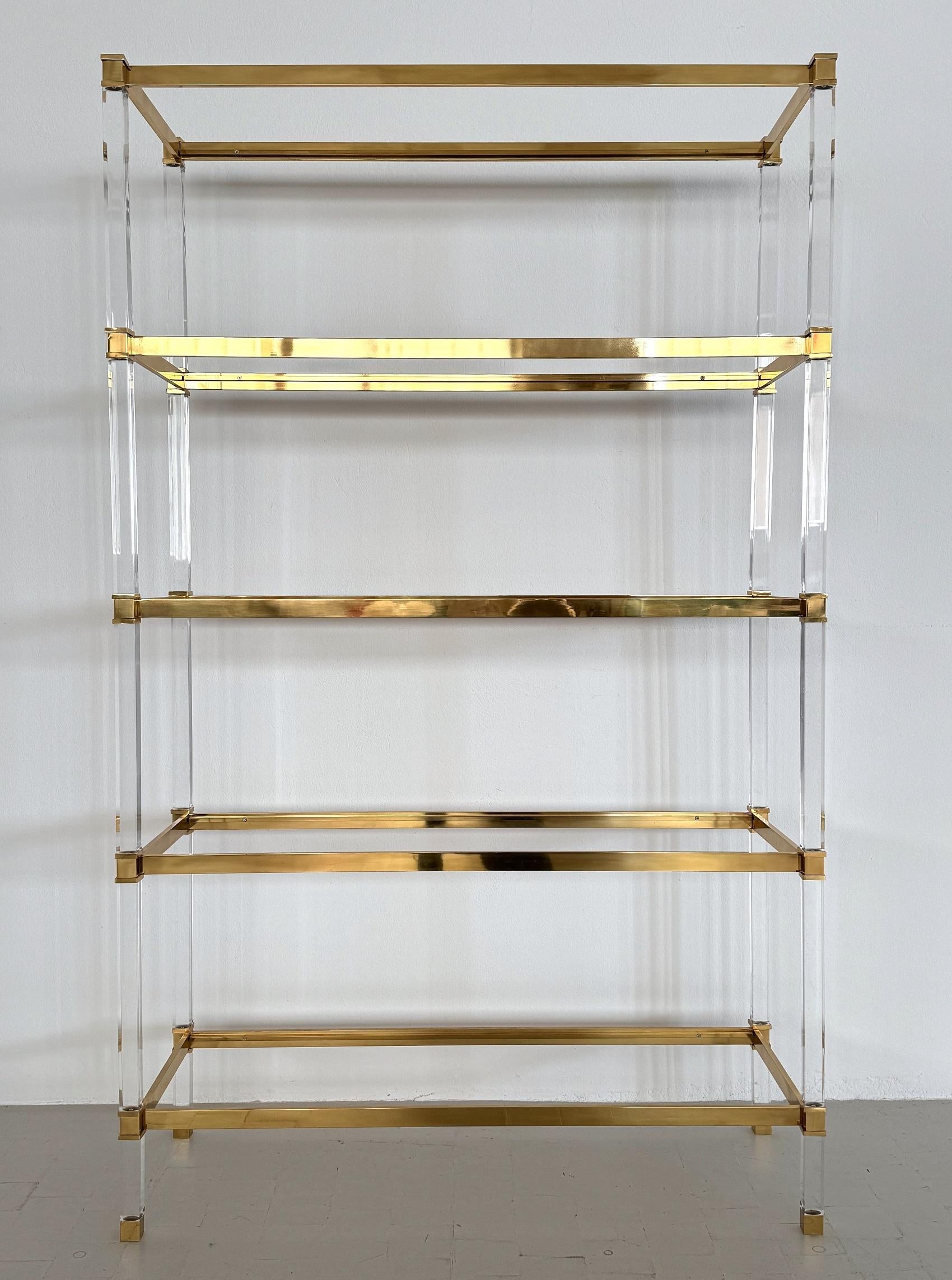Large Italian Midcentury Shelf in Lucite and Glass, 1980s For Sale 6