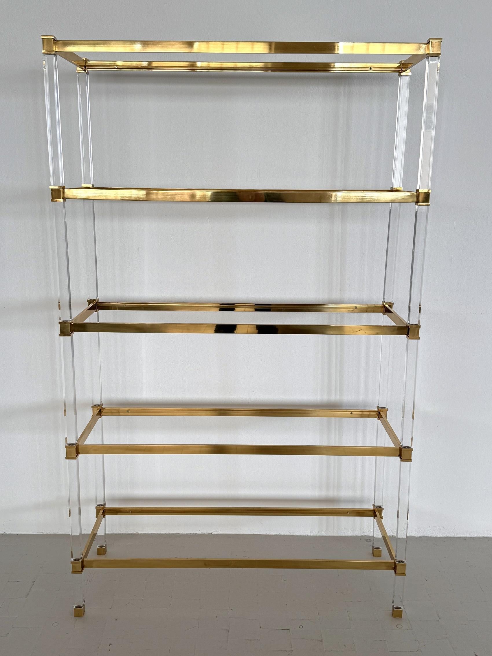 Mid-Century Modern Large Italian Midcentury Shelf in Lucite and Glass, 1980s For Sale