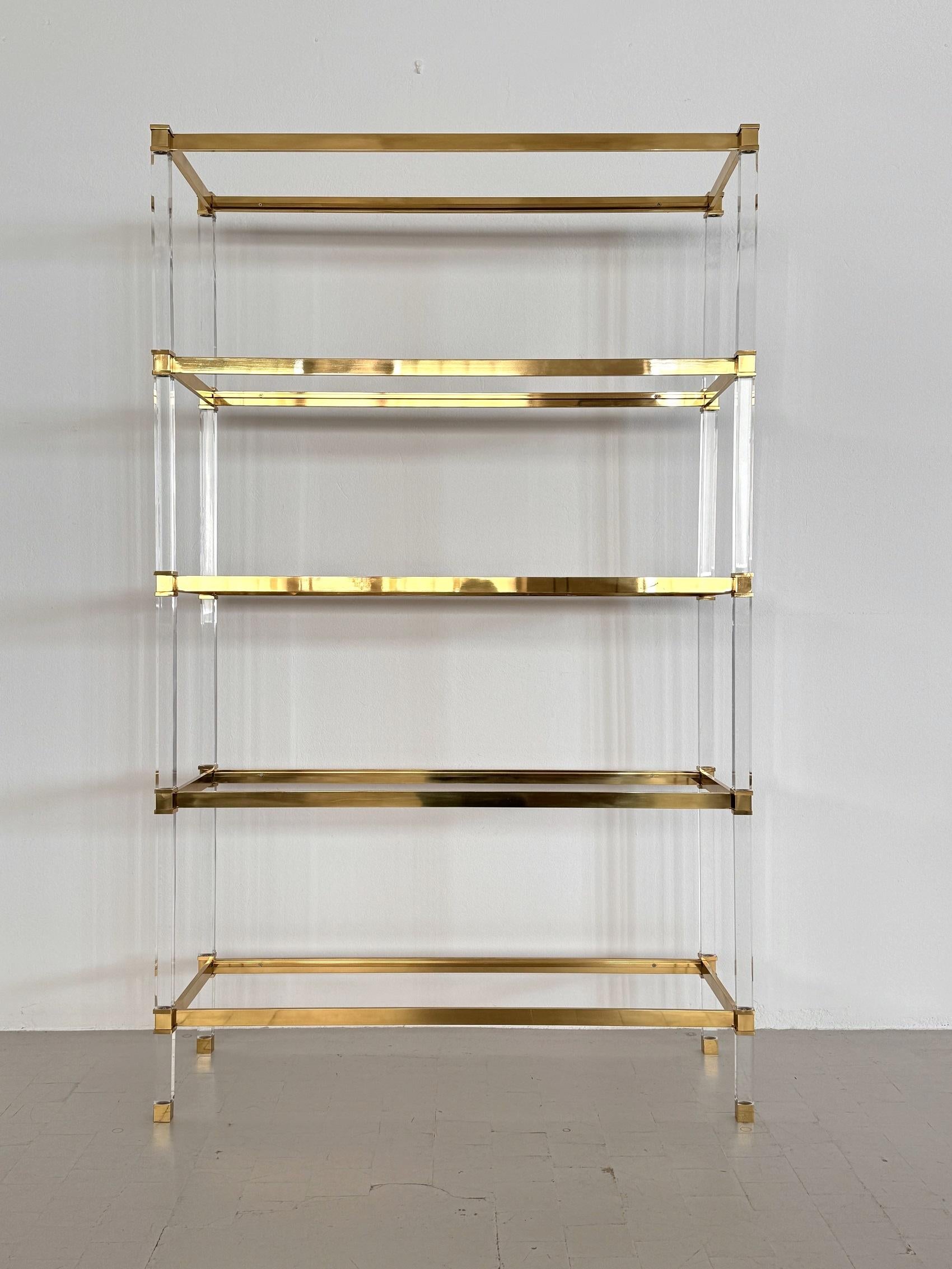 Late 20th Century Large Italian Midcentury Shelf in Lucite and Glass, 1980s For Sale
