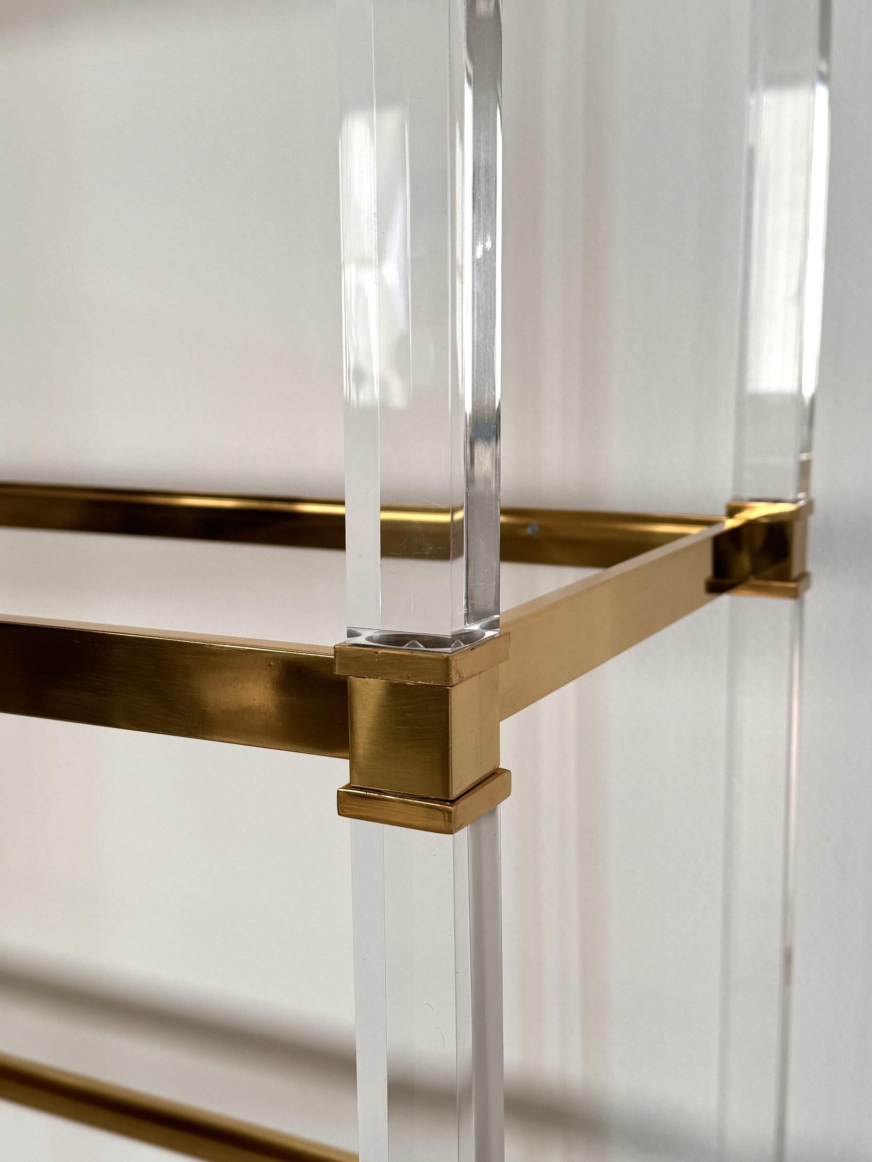 Metal Large Italian Midcentury Shelf in Lucite and Glass, 1980s For Sale