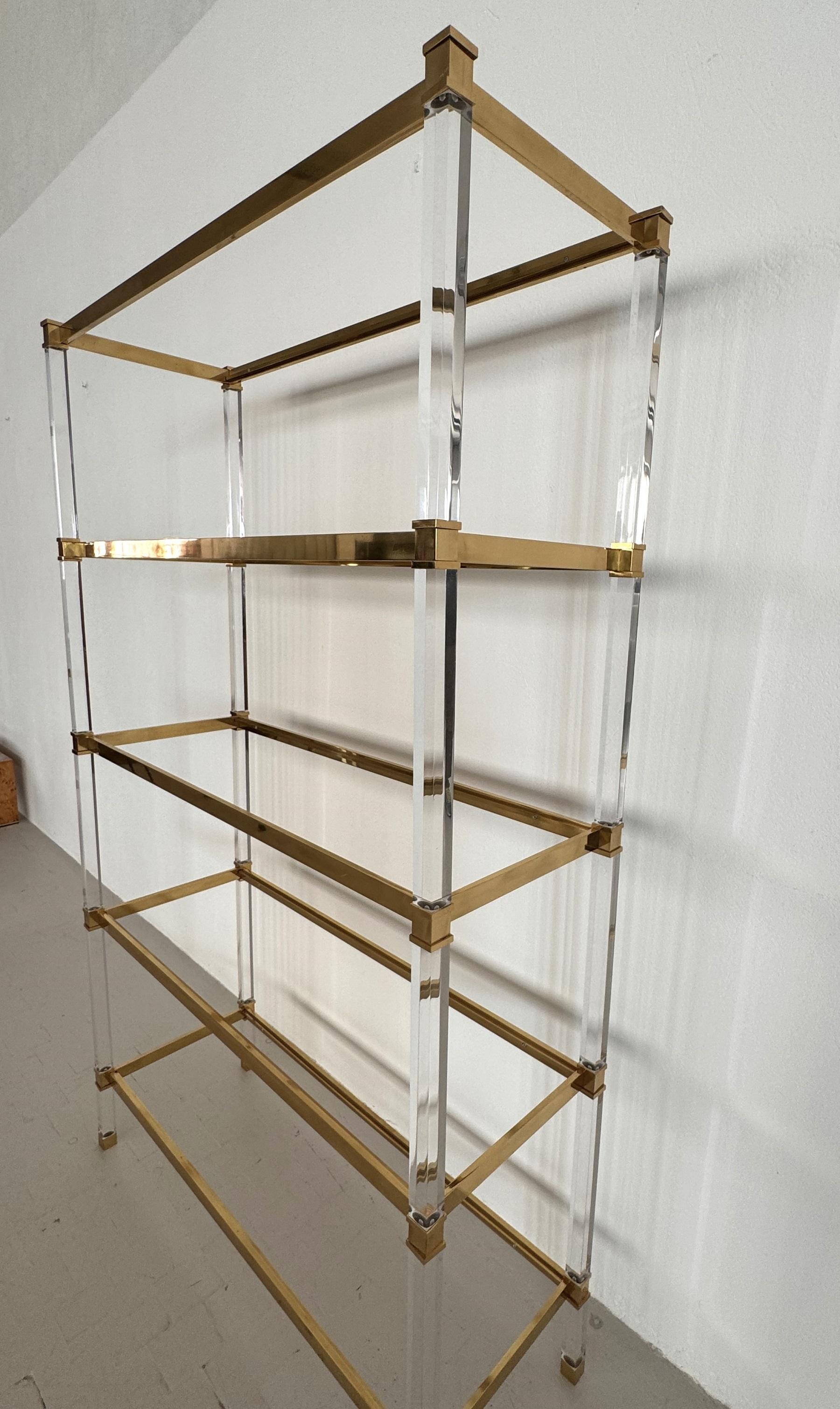 Large Italian Midcentury Shelf in Lucite and Glass, 1980s For Sale 1