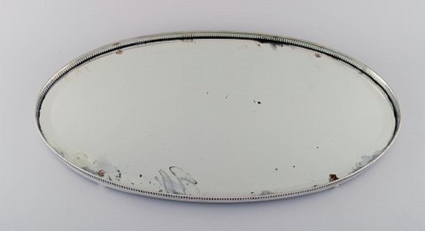 Large Italian mirror plateau/surtout de table in silver, 800. Early 20th century.
Measures: 50 x 27 x 3.3 cm.
Stamped.
In very good condition.