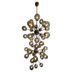 Grande lampadario italiano moderno degli anni '80 in vetro di Murano e ottone invecchiato Sputnik