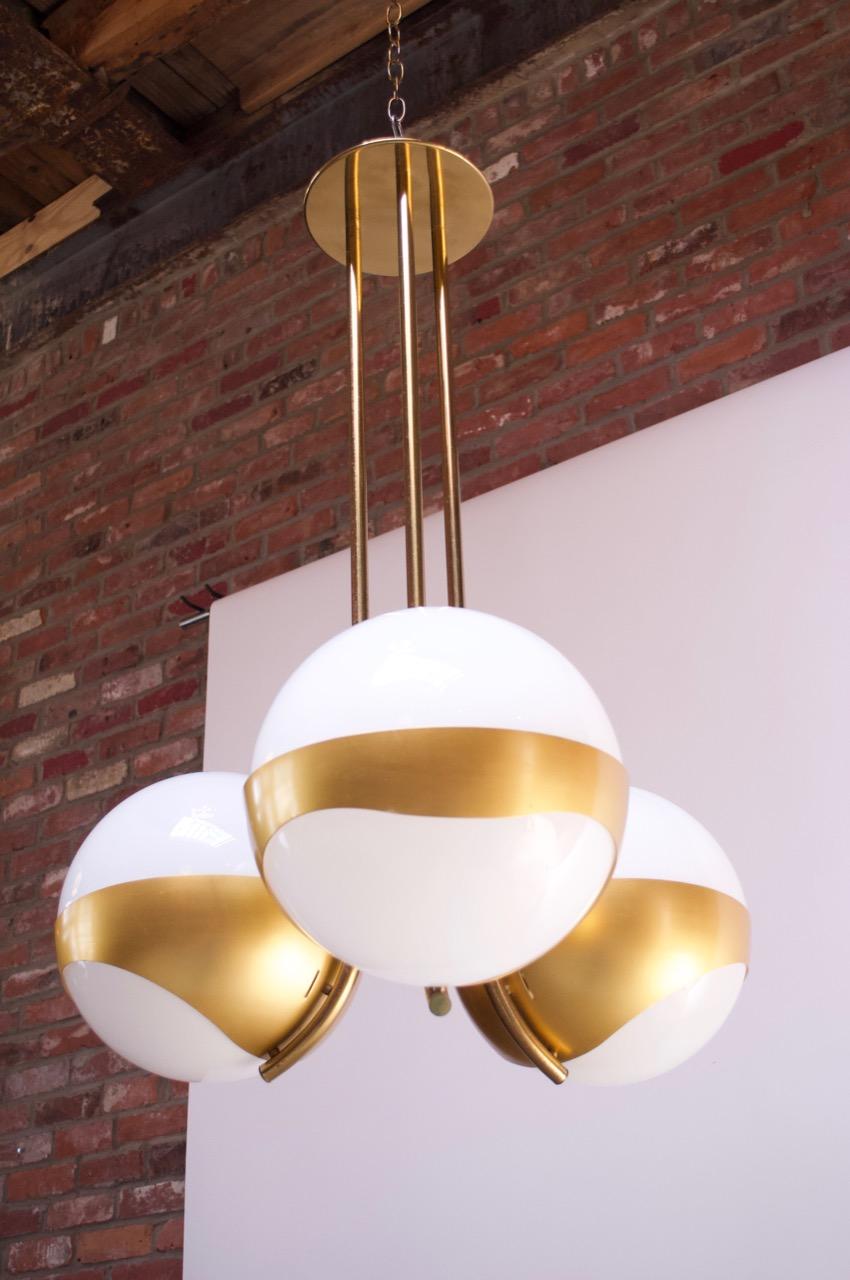 Late 20th Century Large Italian Modern Brass and Milk Glass Chandelier by Lamperti For Sale