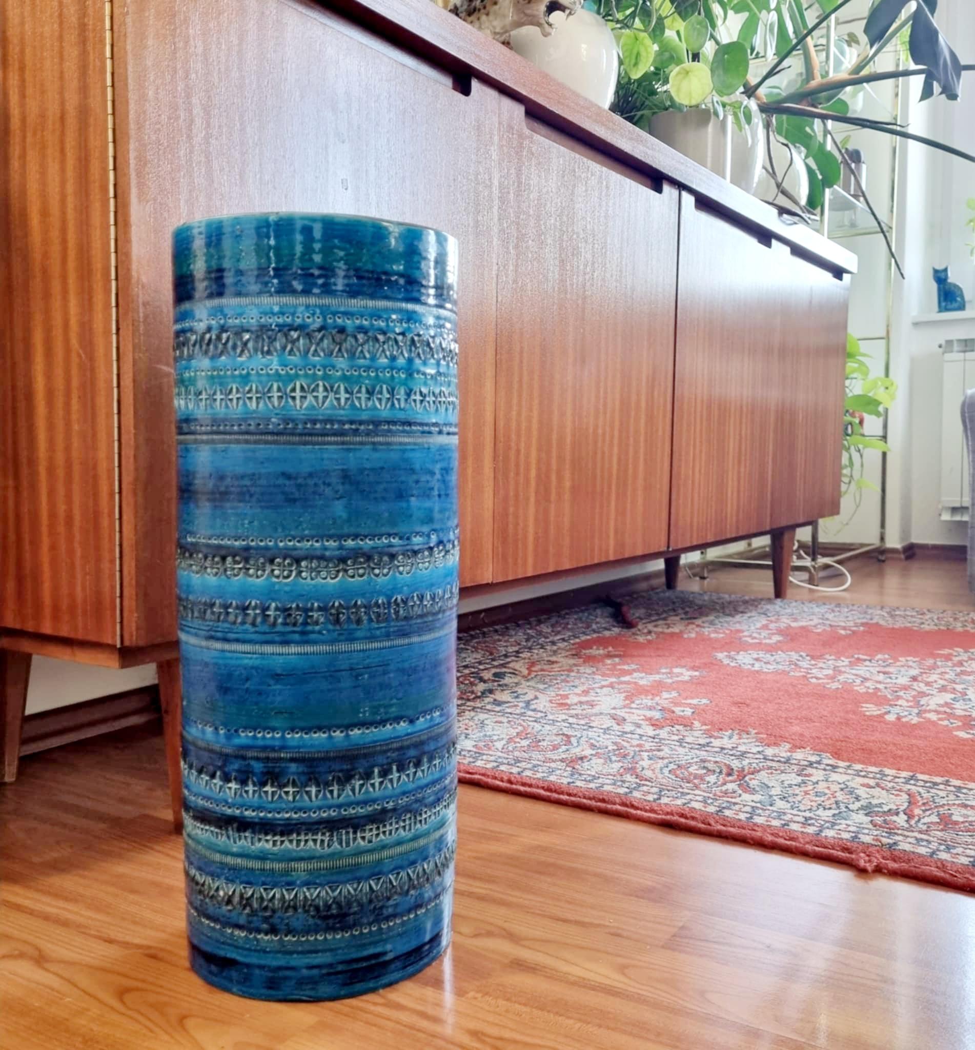 Paragüero moderno italiano muy bonito y grande diseñado por Aldo Londo para Bitossi.
Cerámica
Azul Rimini
Condiciones perfectas