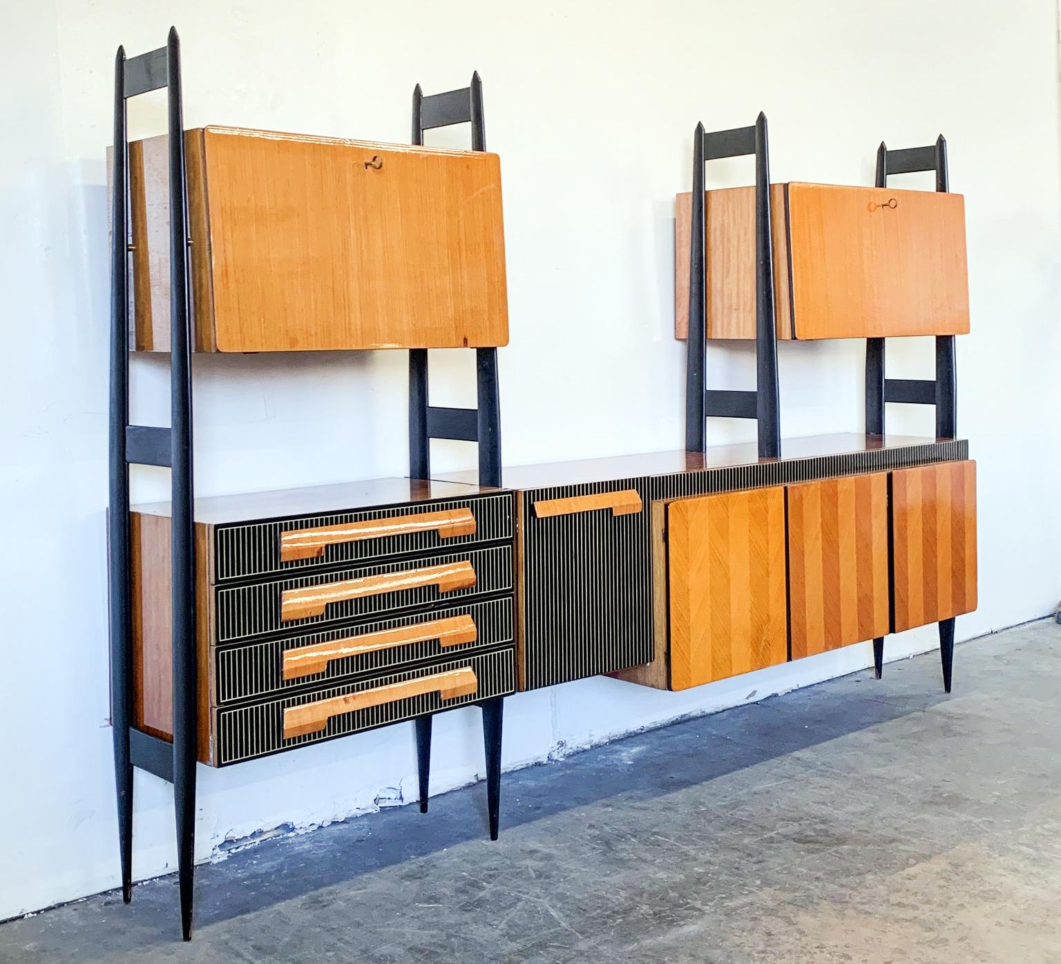 Large Italian Modern Wall Unit, Italy, 1950s In Good Condition In Culver City, CA