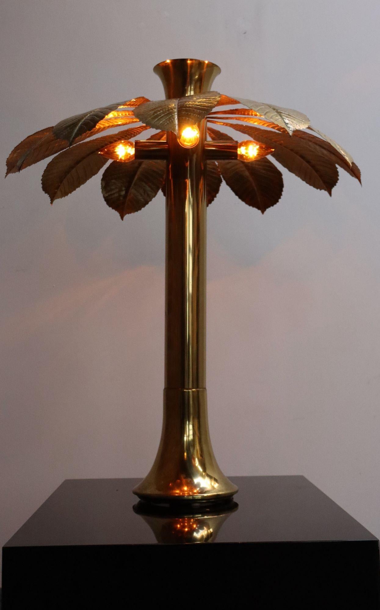 Italiano Grande lampada da tavolo modernista italiana 
