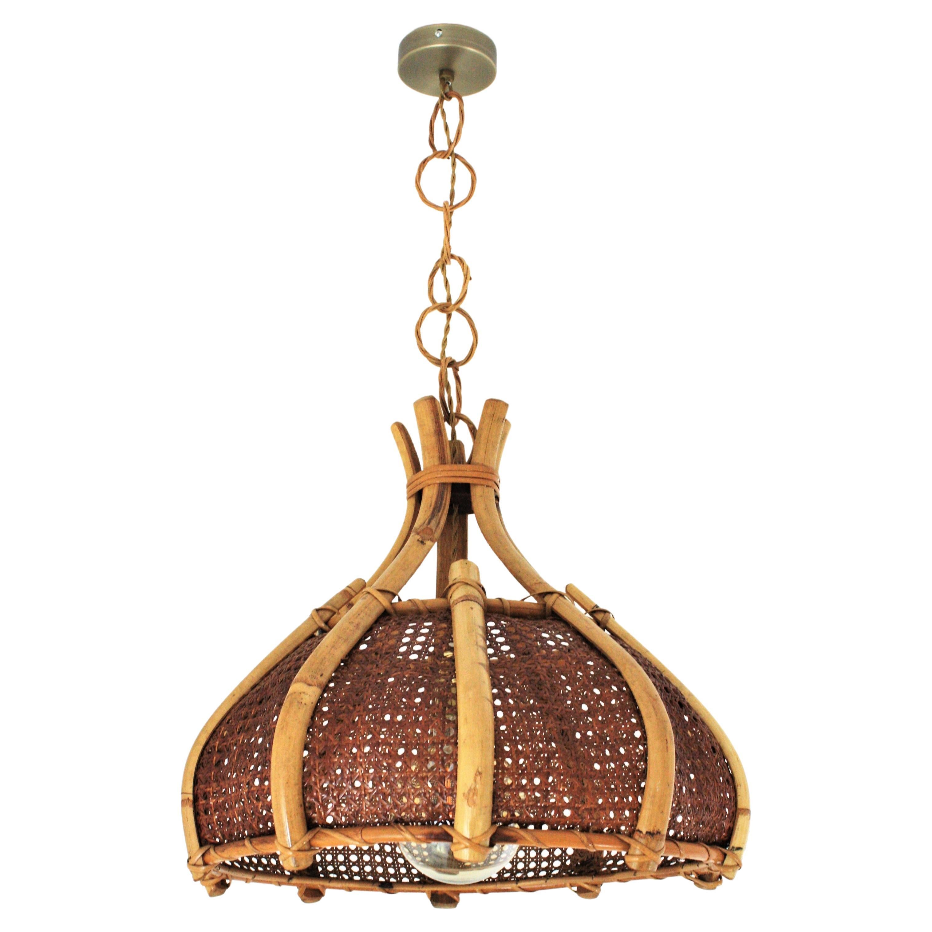 Grande lampadario a campana modernista italiano in vimini e bambù, anni '60