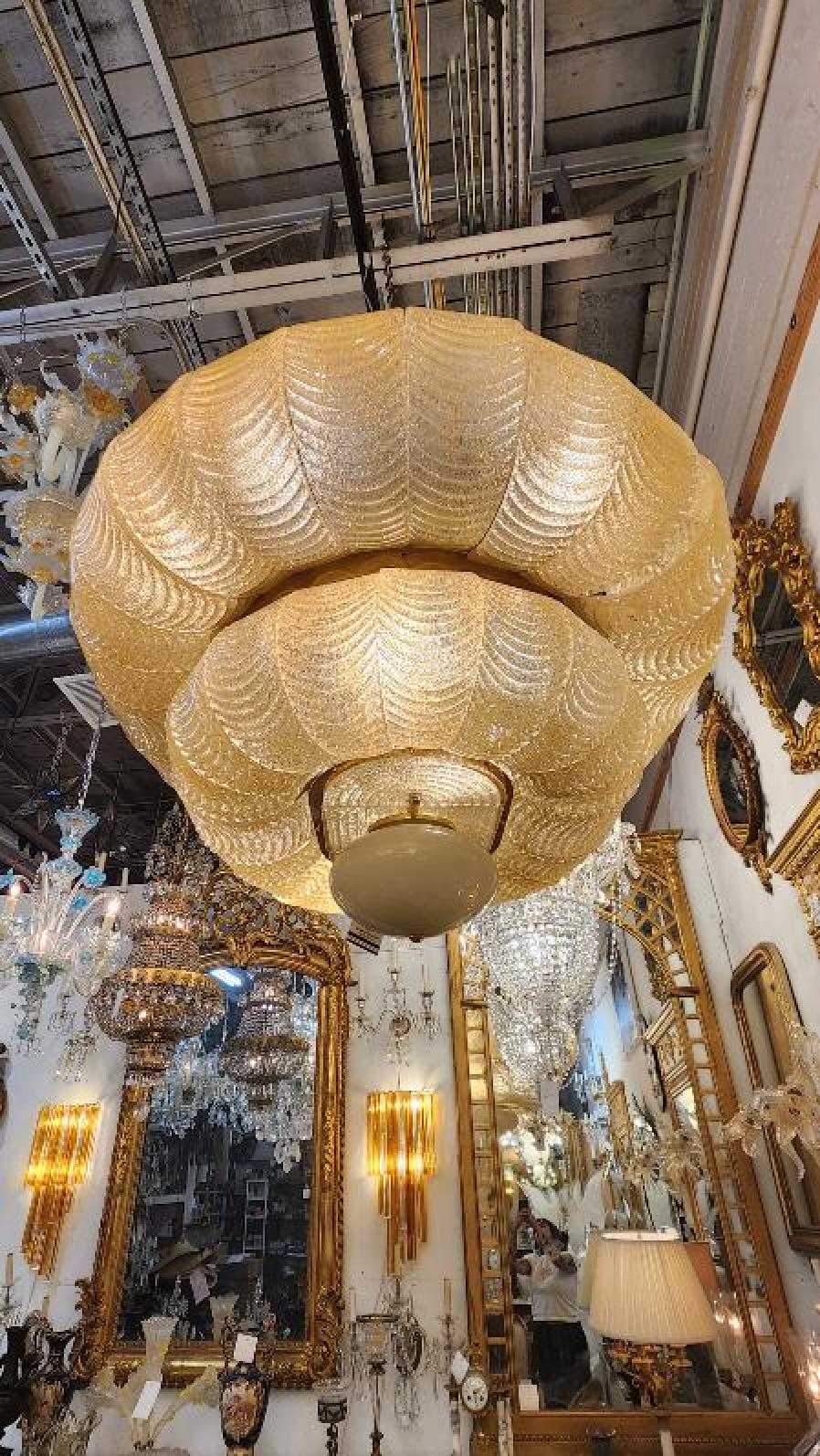 Large Italian Murano Chandelier In Excellent Condition For Sale In Dallas, TX