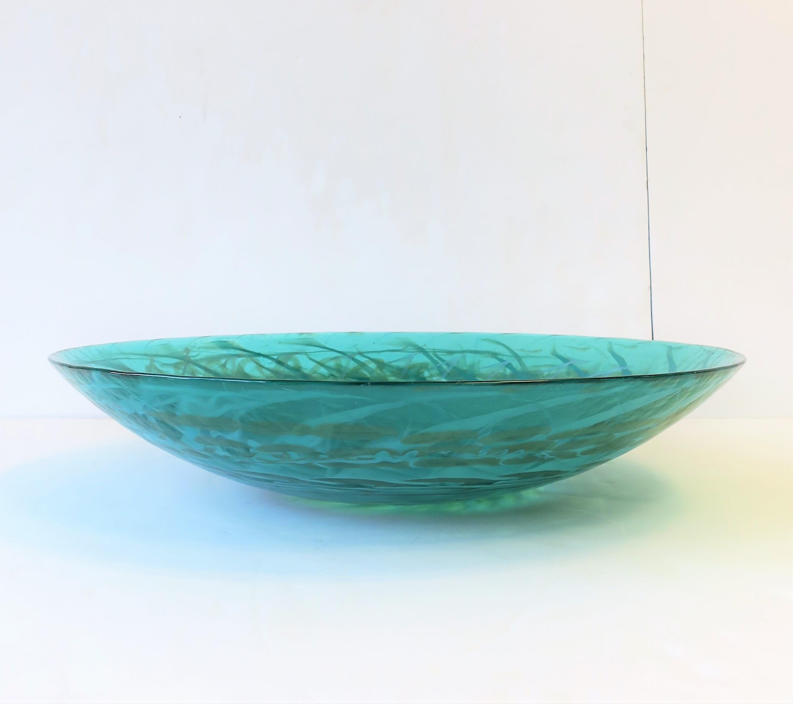 Italian Murano Emerald Green Centerpiece Art Glass Bowl In Excellent Condition In New York, NY