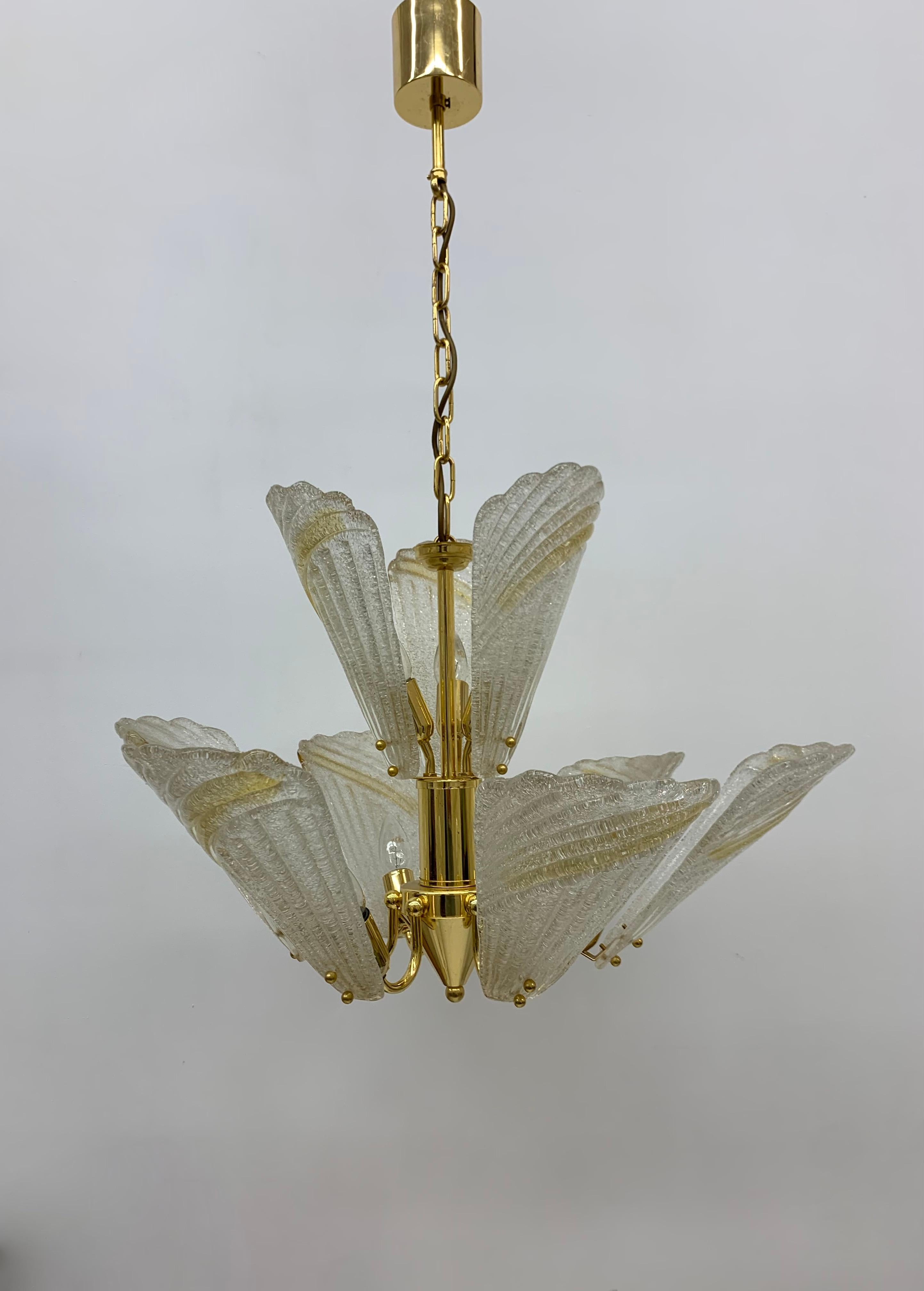 Late 20th Century Large Italian Murano Glass Chandelier Hollywood Regency Design, 1970s For Sale