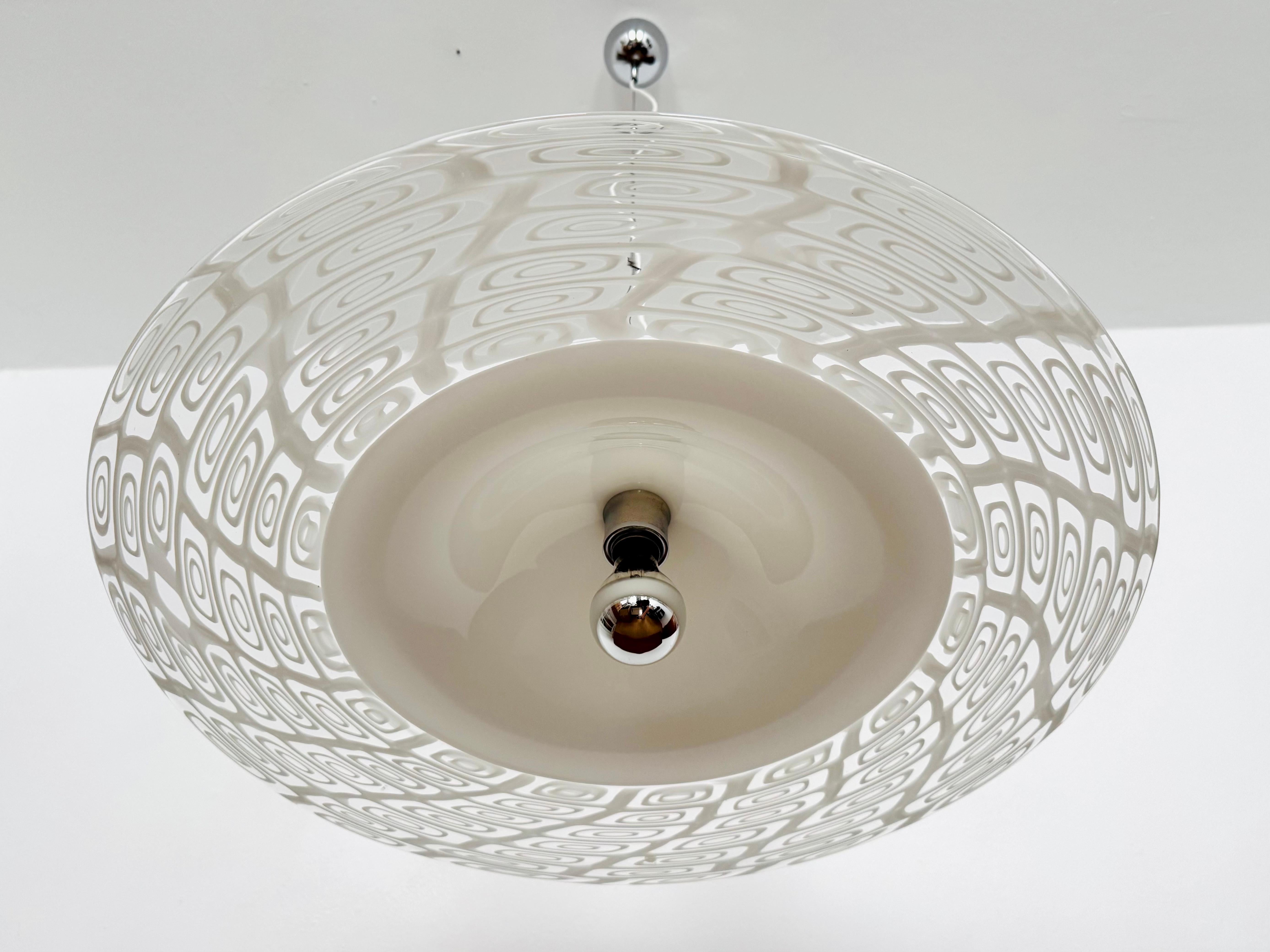 Grande lampada a sospensione in vetro di Murano italiano In condizioni buone in vendita a München, DE