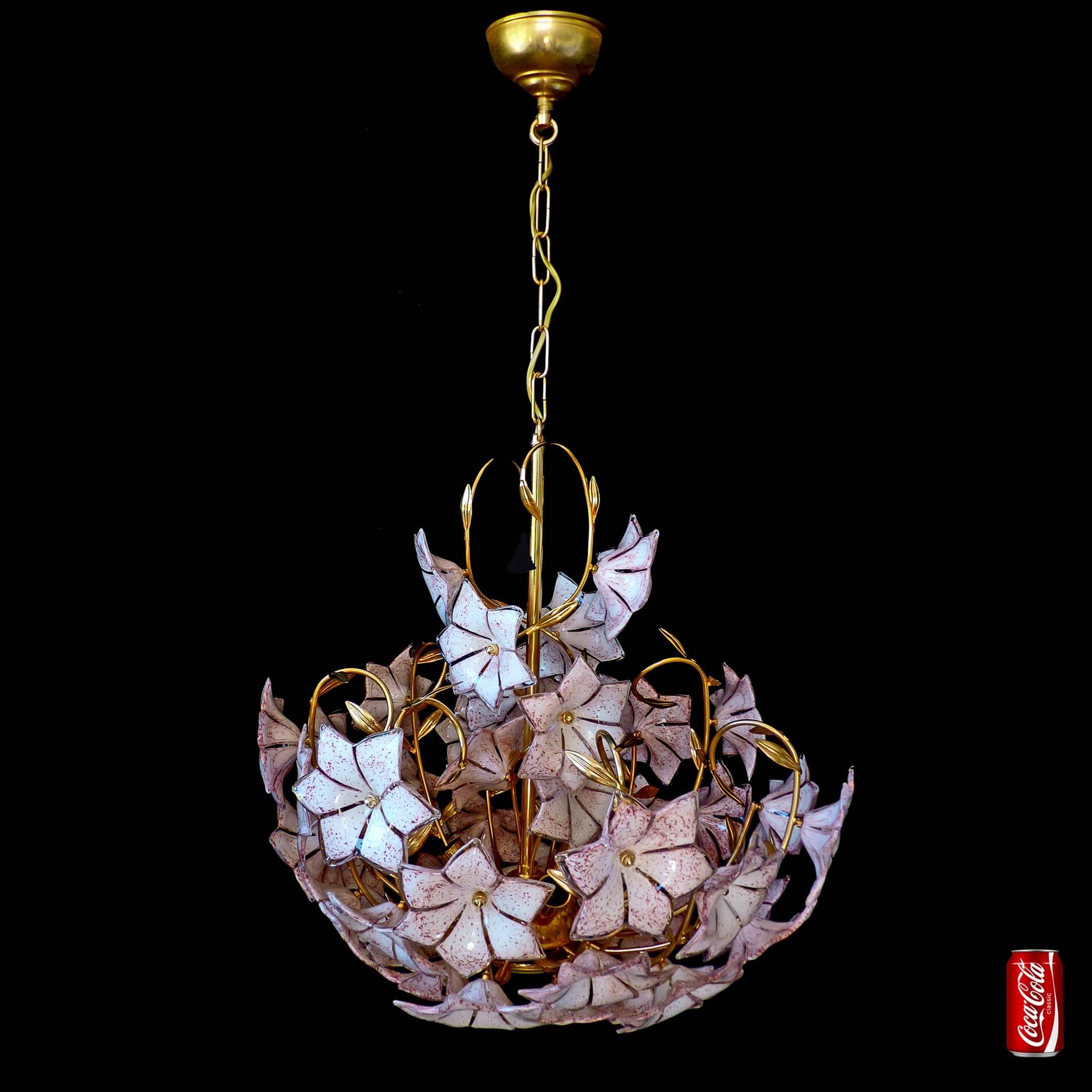Large Italian Murano Pink Flower Bouquet Art Glass and Gilt Brass Chandelier For Sale 1