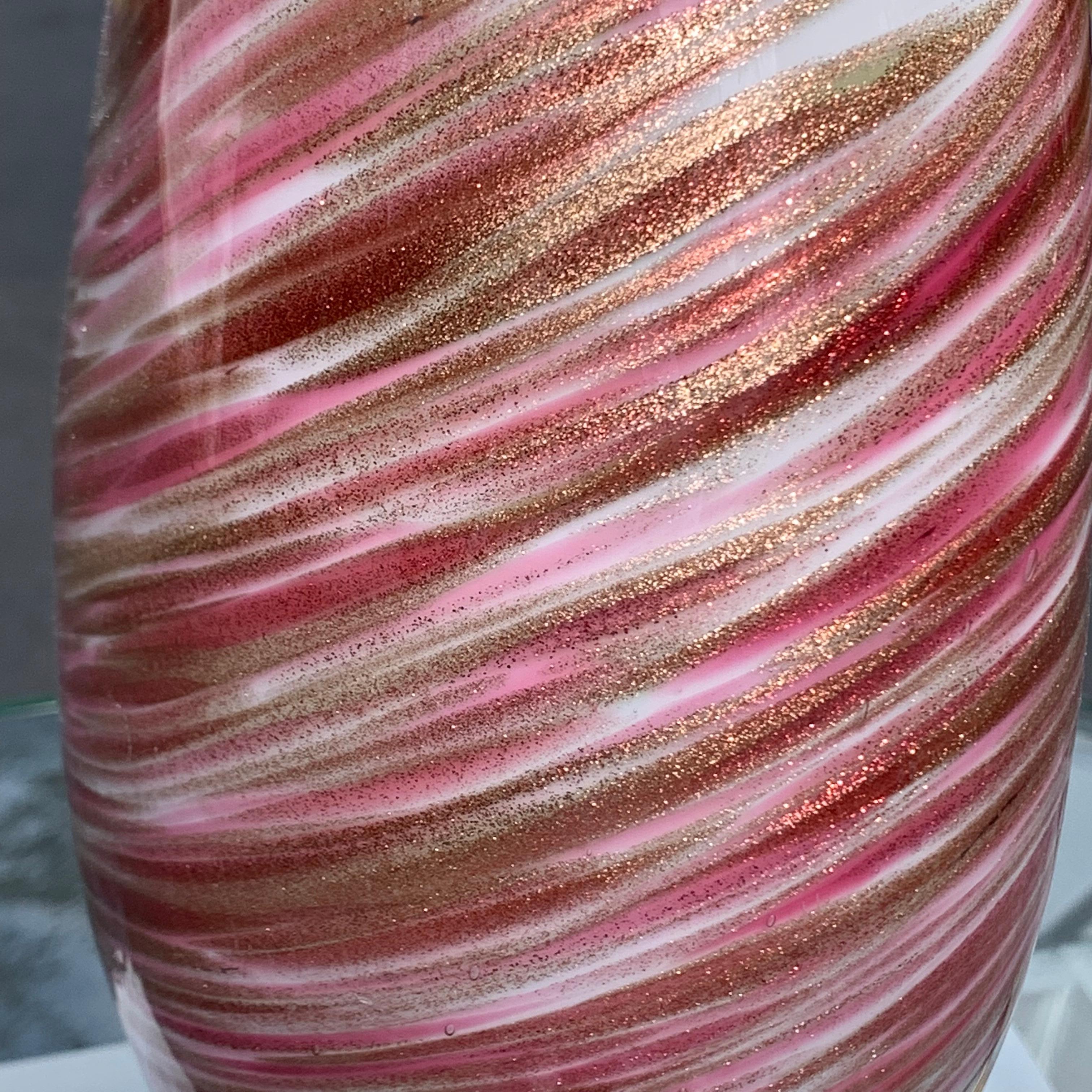 Große italienische Murano-Tischlampe auf Marmor und mattiertem Lucite-Sockel in Rosa und Gold im Angebot 3