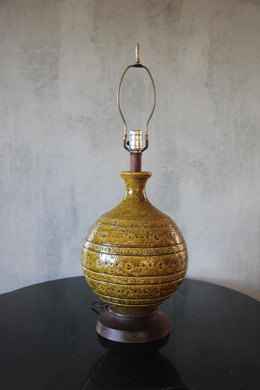 Large Italian Mustard Ceramic Lamp by Aldo Londi for Bitossi  In Excellent Condition For Sale In Los Angeles, CA