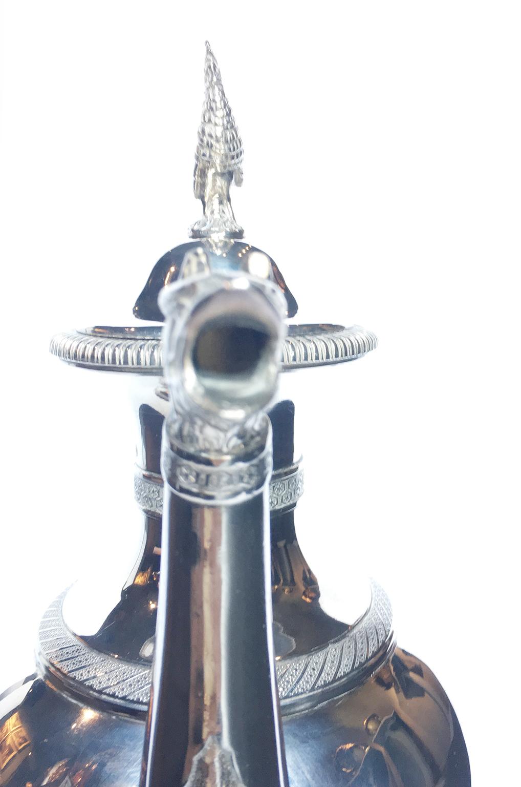 Gran cafetera italiana neoclásica de plata de ley, Milán, circa 1830 en Bueno estado para la venta en Milano, IT