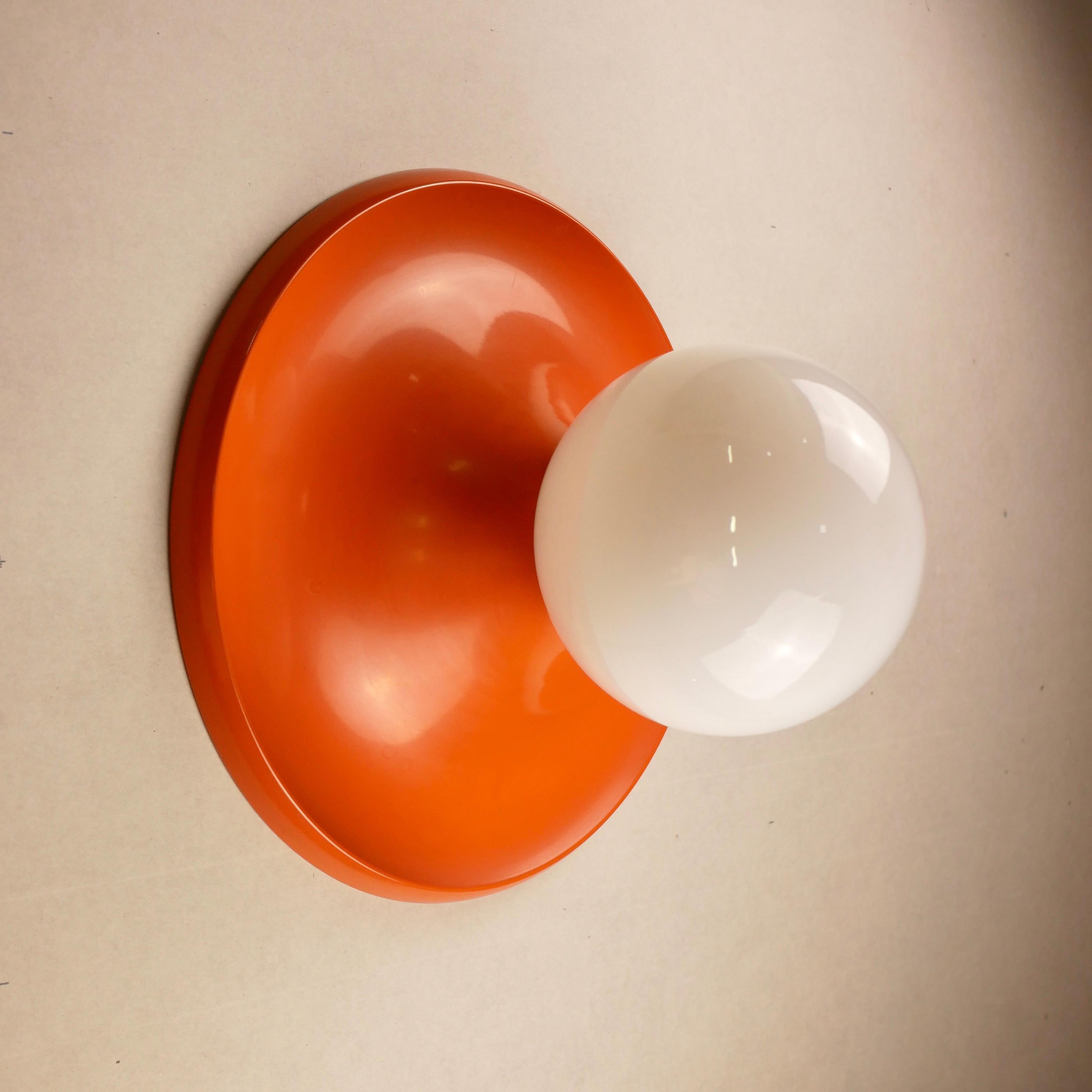 Large Italian Orange Wall Lamp « Light Ball » by Castiglioni for Arteluce Flos In Good Condition In Lyon, FR