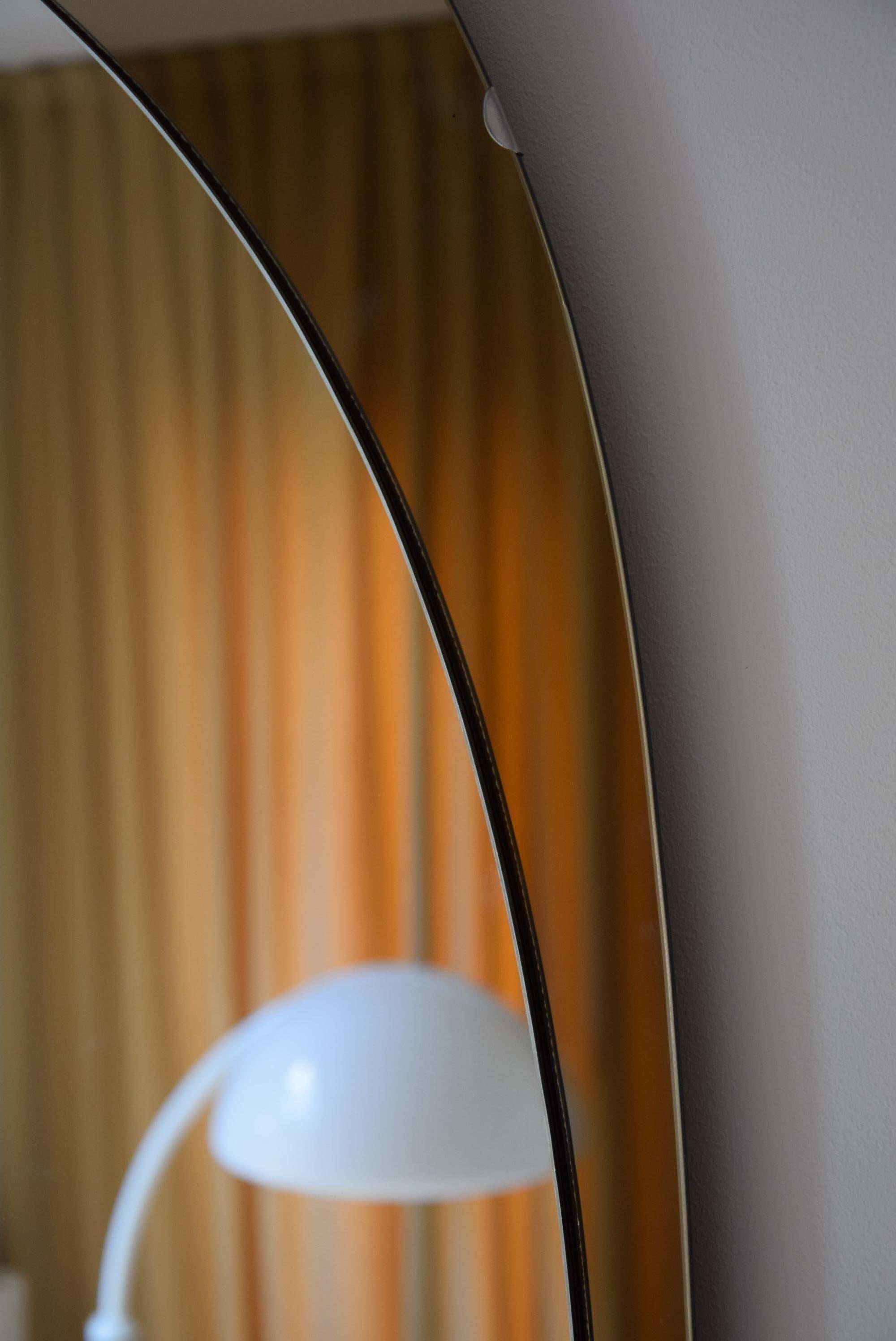 Grand miroir ovale italien moderne du milieu du siècle dernier par Cristal Arte Bon état - En vente à Weesp, NL