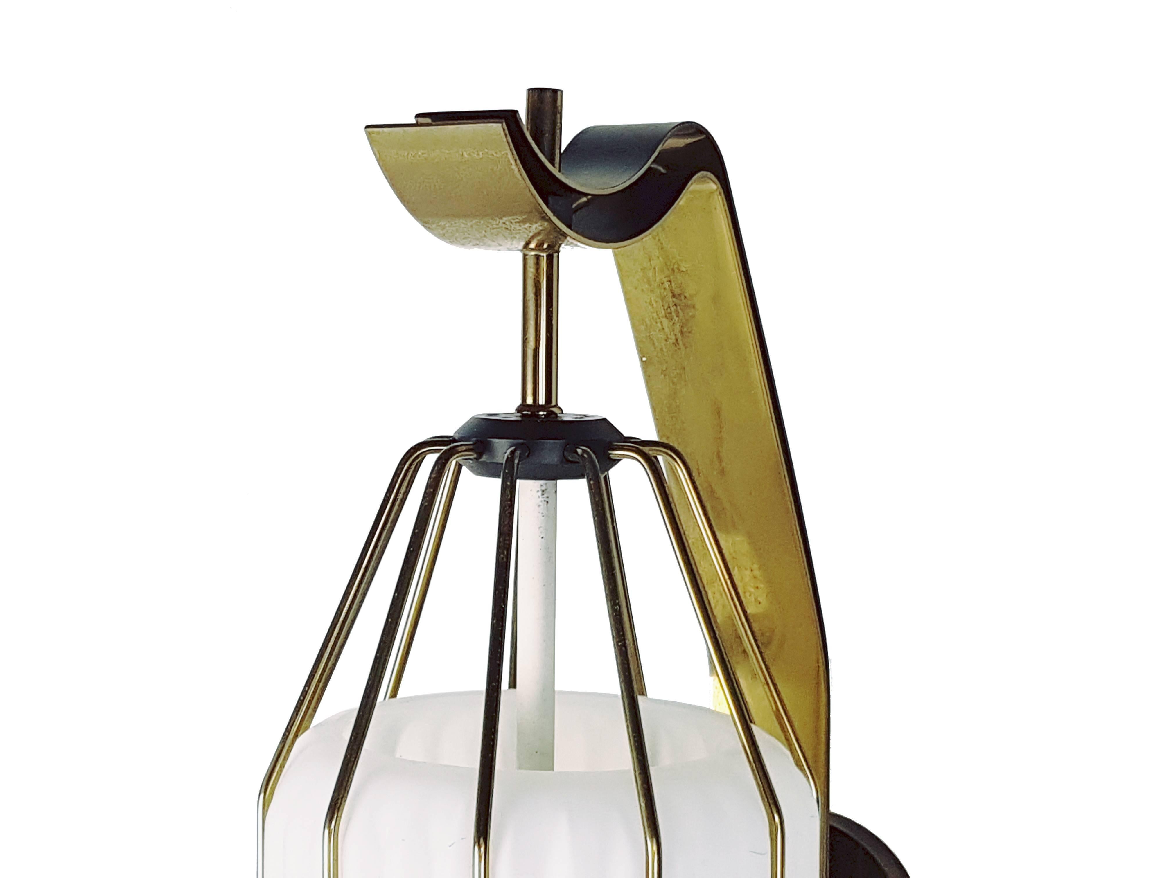 Large Italian Painted Metal, Brass and Opaline Glass 1950s Sconce by Arredoluce In Good Condition In Varese, Lombardia