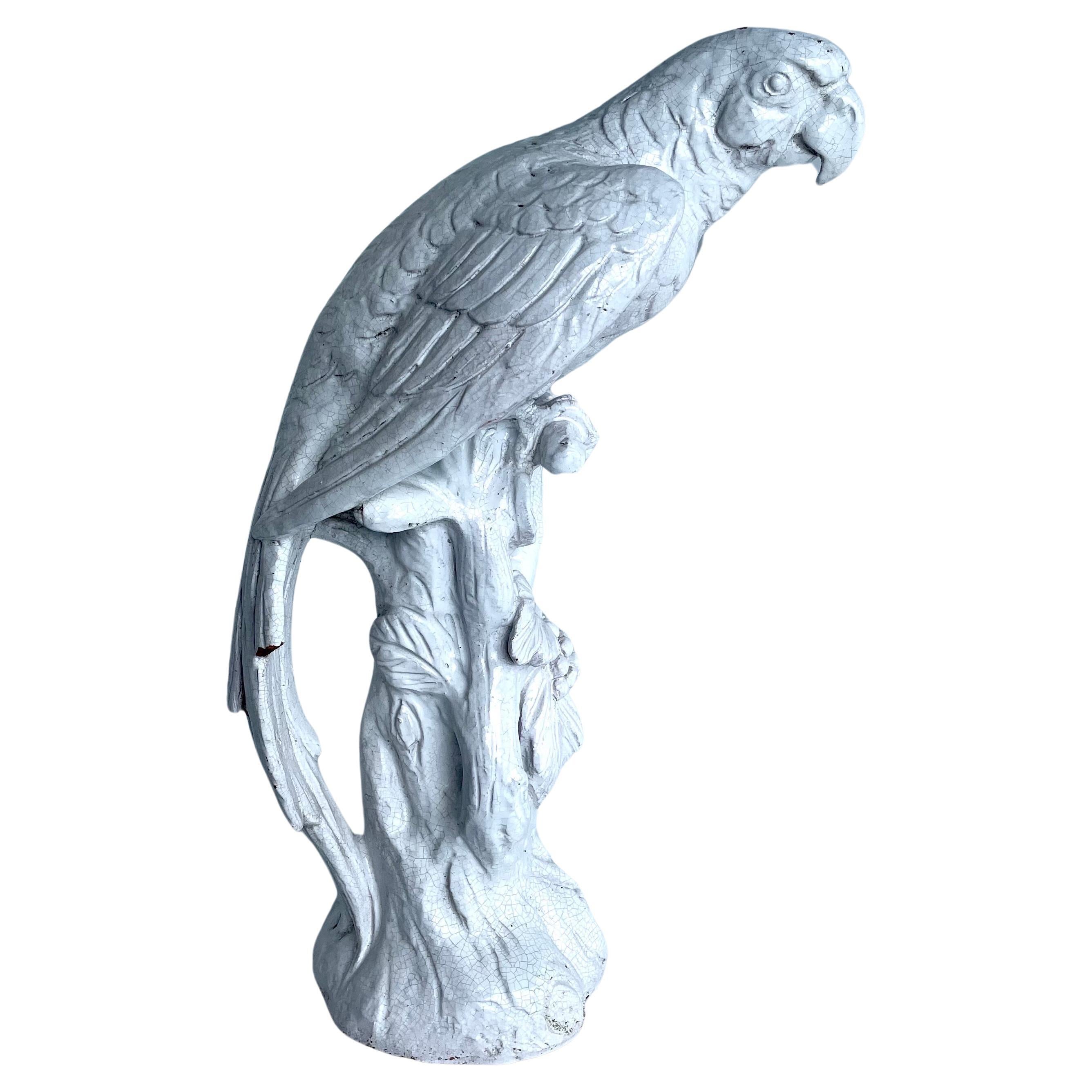 Großer italienischer Papagei aus weißer Vintage-Keramik auf Sockel aus Faux Bois (Moderne der Mitte des Jahrhunderts) im Angebot