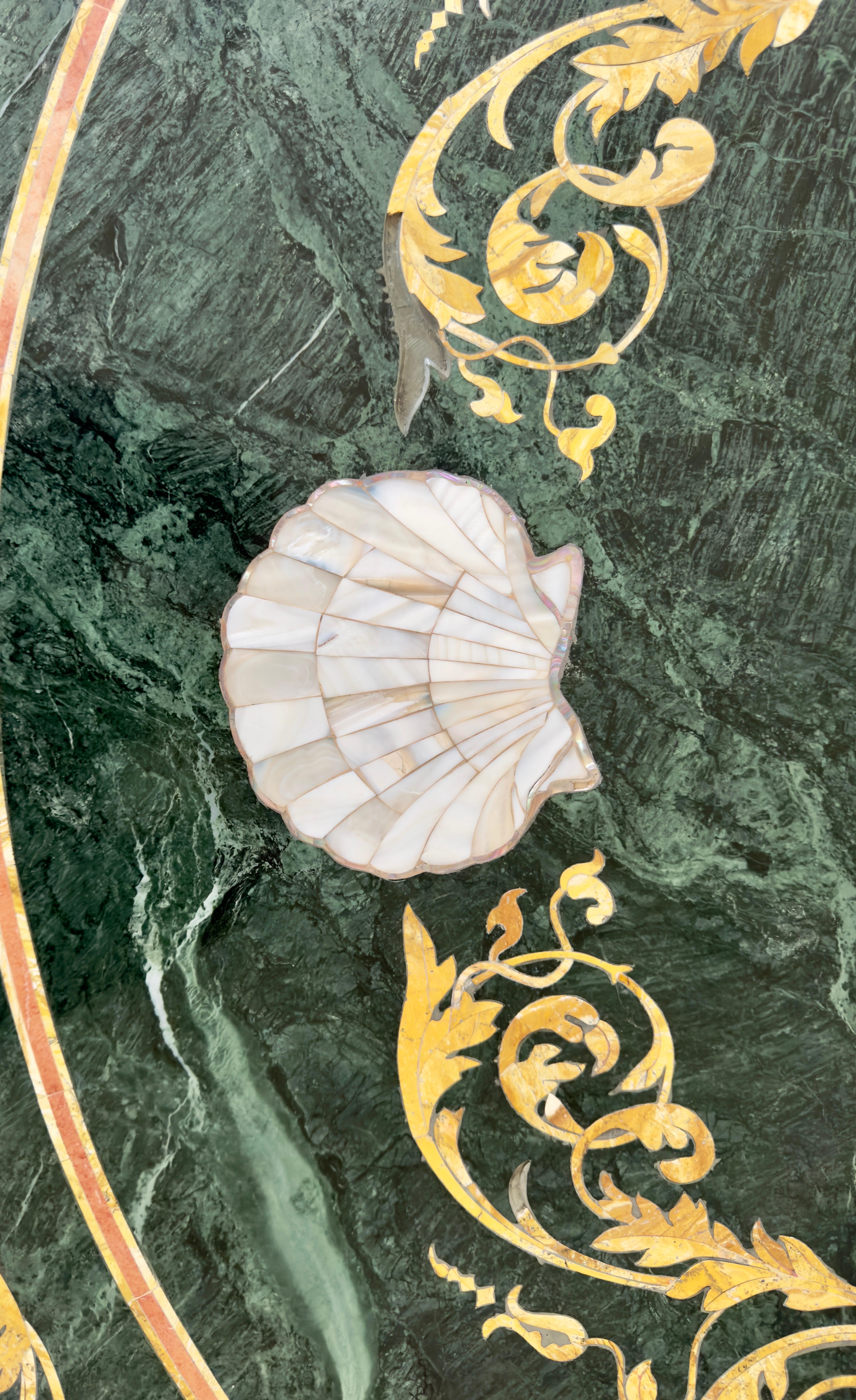 Large Italian Pietra Dura Inlaid Pedestal Center or dining Table in Green Marble In Good Condition For Sale In Plainview, NY