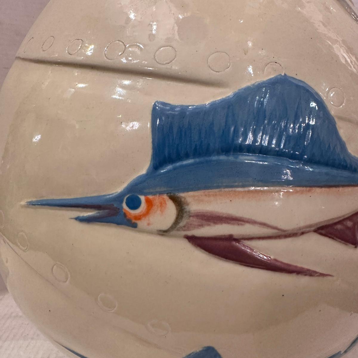 Gran lámpara italiana de porcelana con peces Porcelana en venta