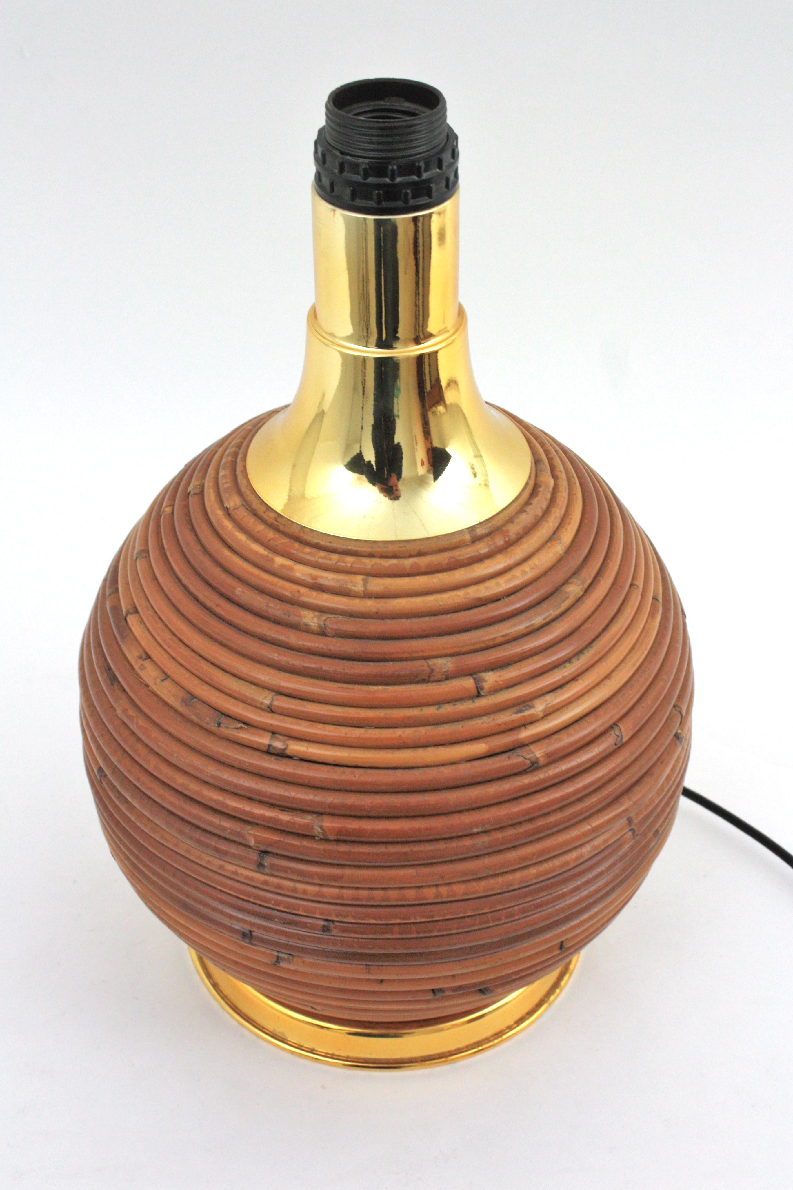 Large Italian Rattan and Brass Ball Table Lamp, 1970s For Sale 10